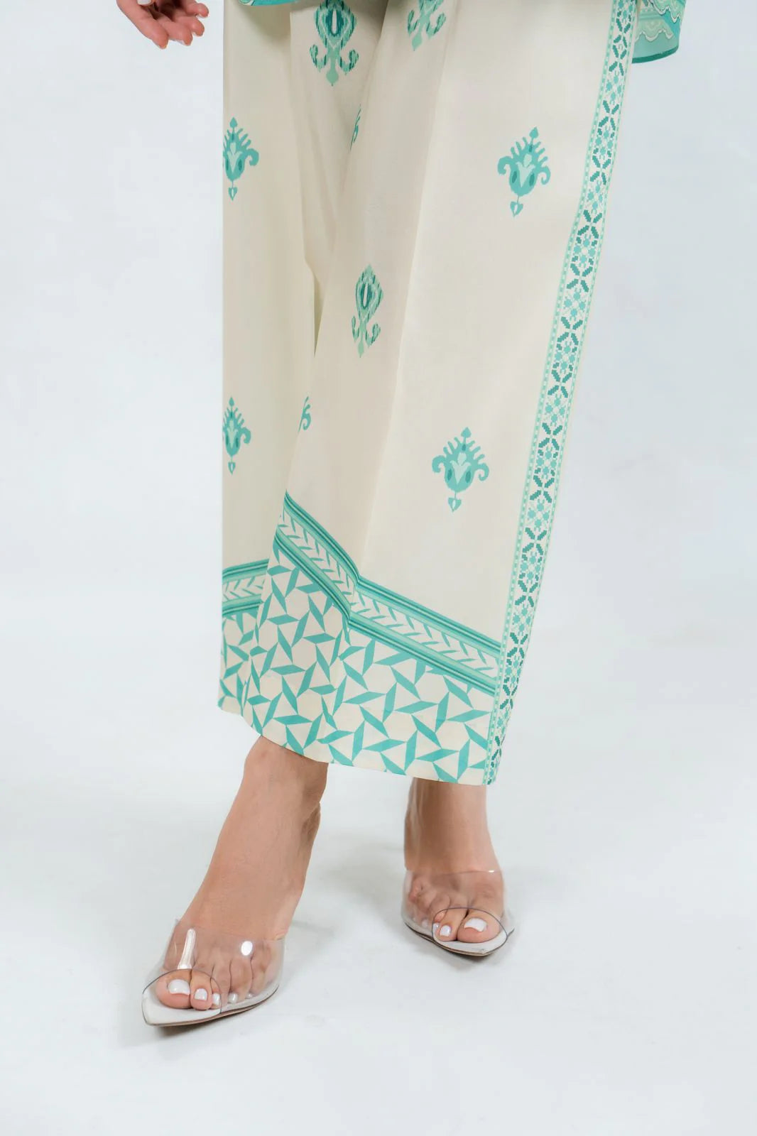 Rita (A) | BARAÉ KHANOM