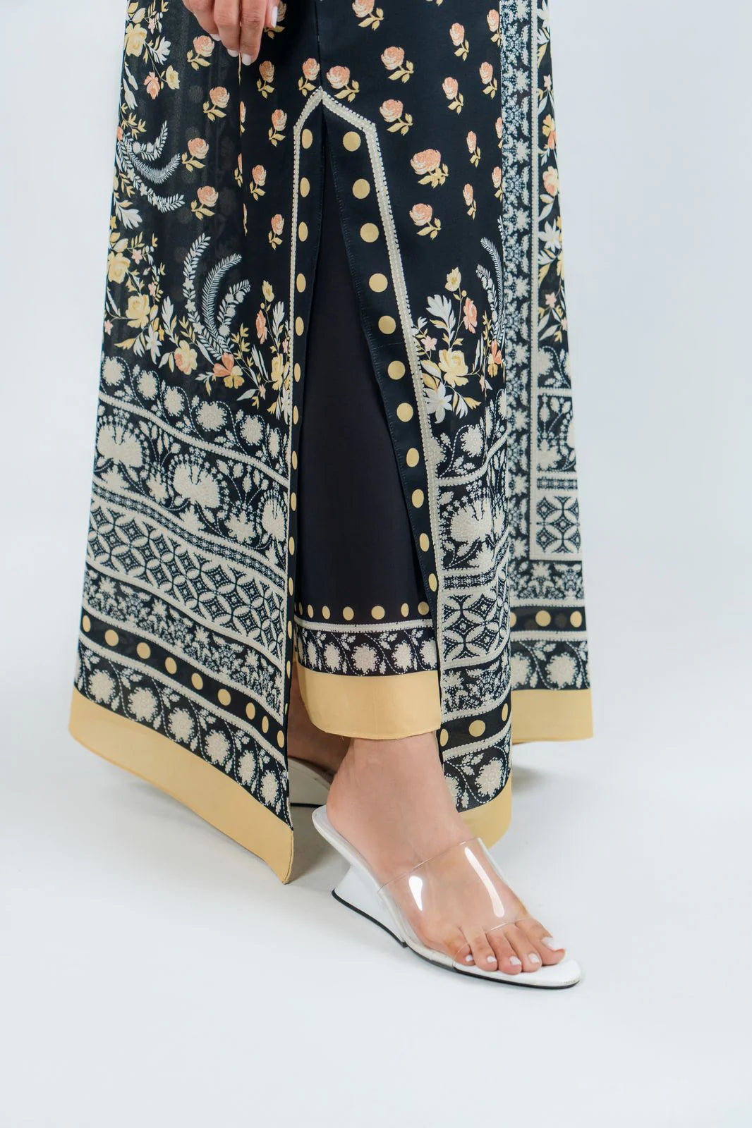Neda (A) | BARAÉ KHANOM