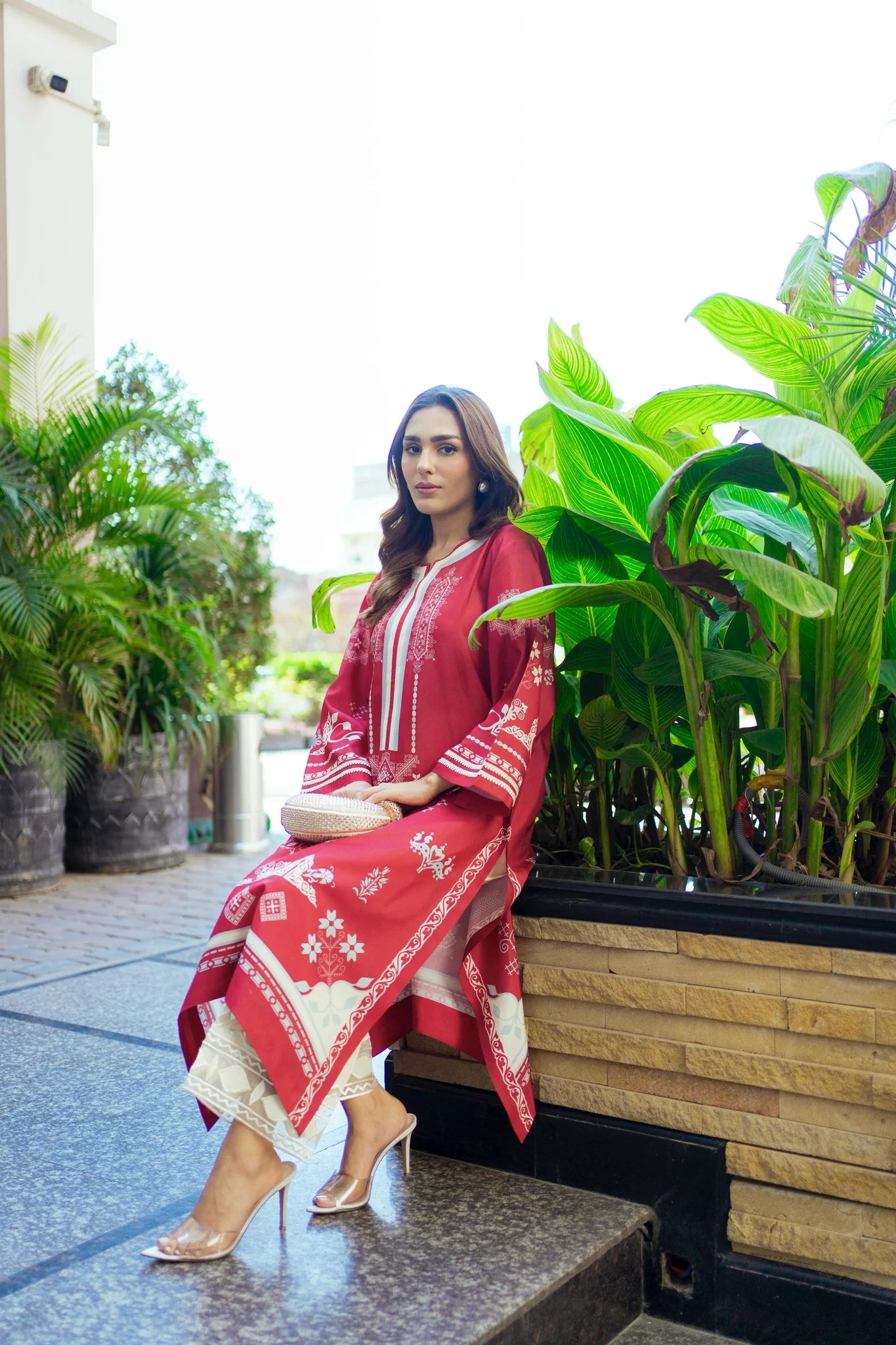 Dina (C) | BARAÉ KHANOM