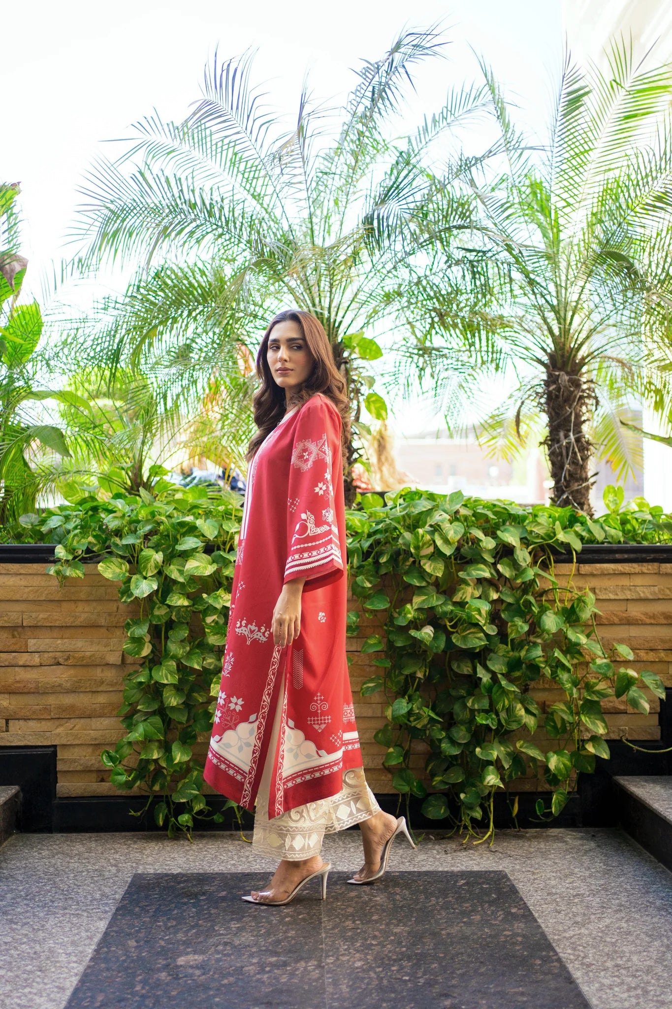Dina (C) | BARAÉ KHANOM