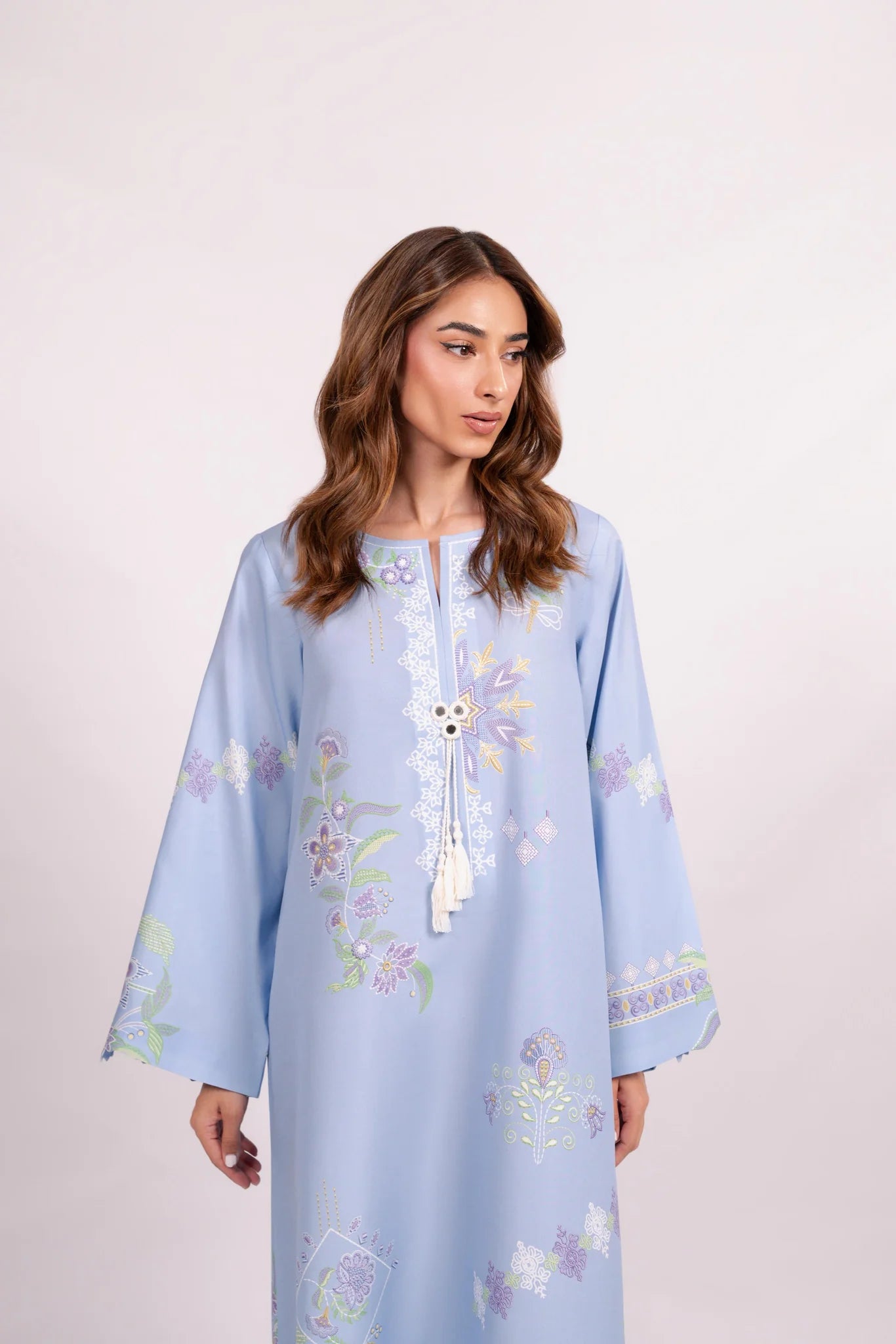 Haya A | BARAÉ KHANOM