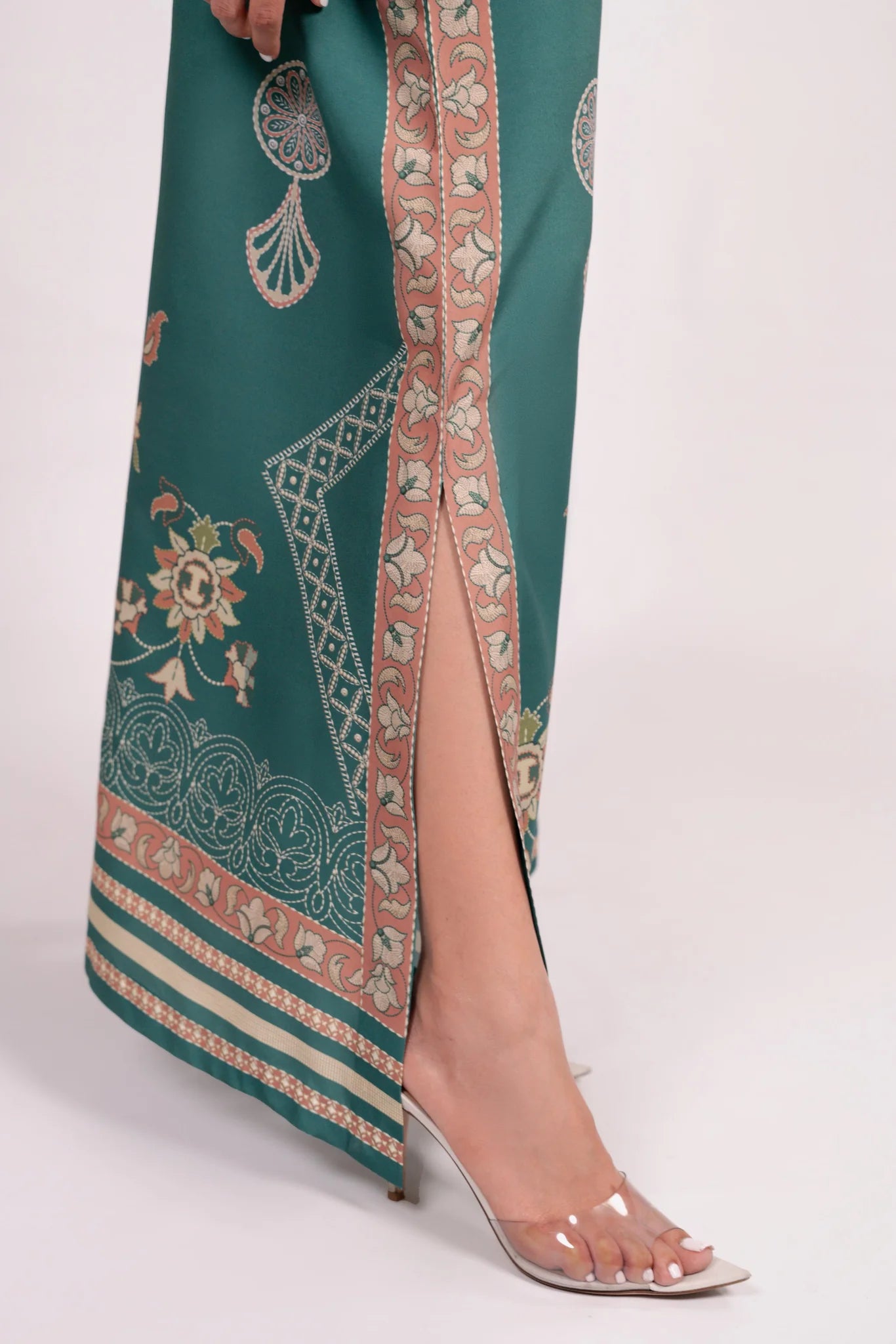 Darya B | BARAÉ KHANOM