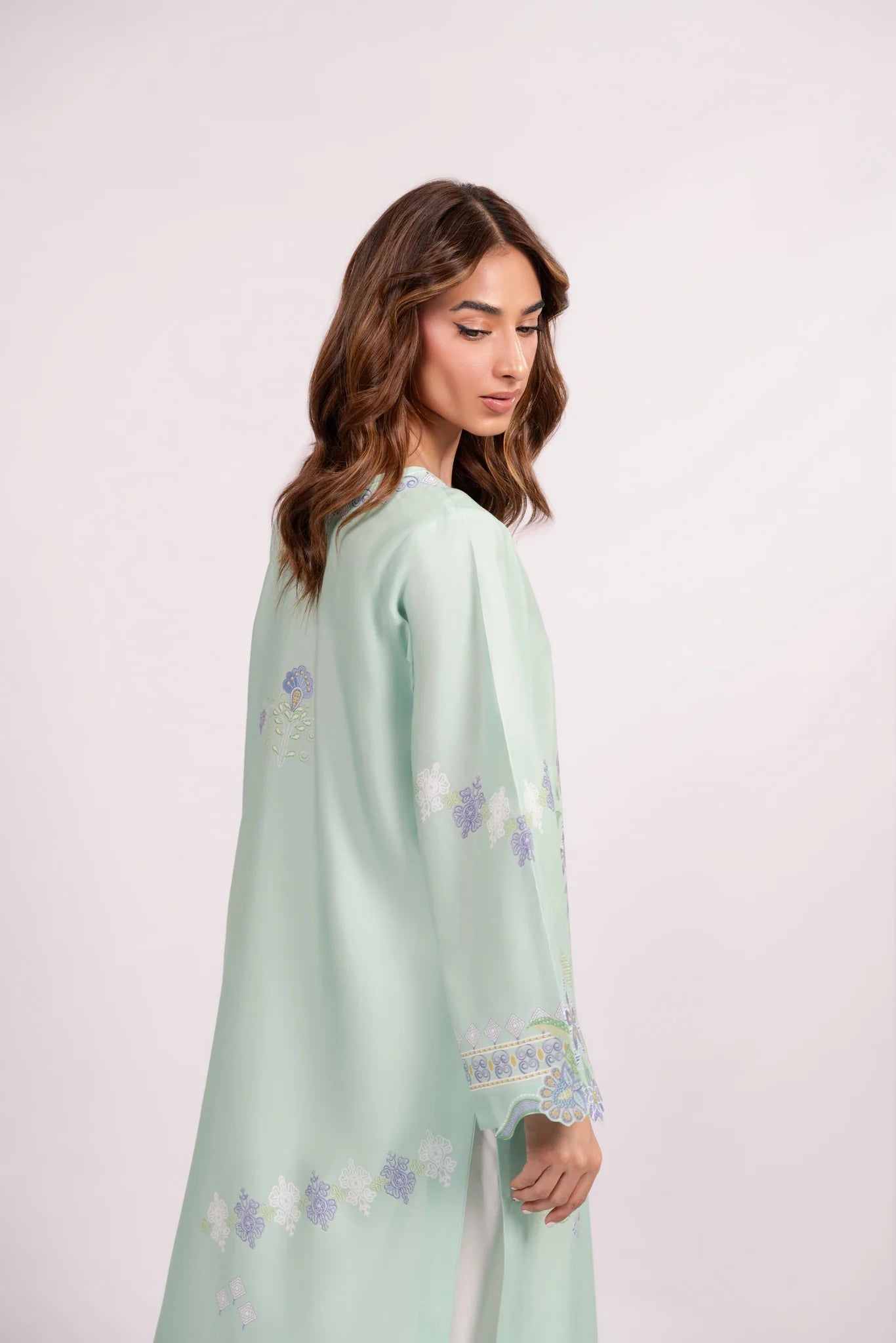 Afshin A | BARAÉ KHANOM