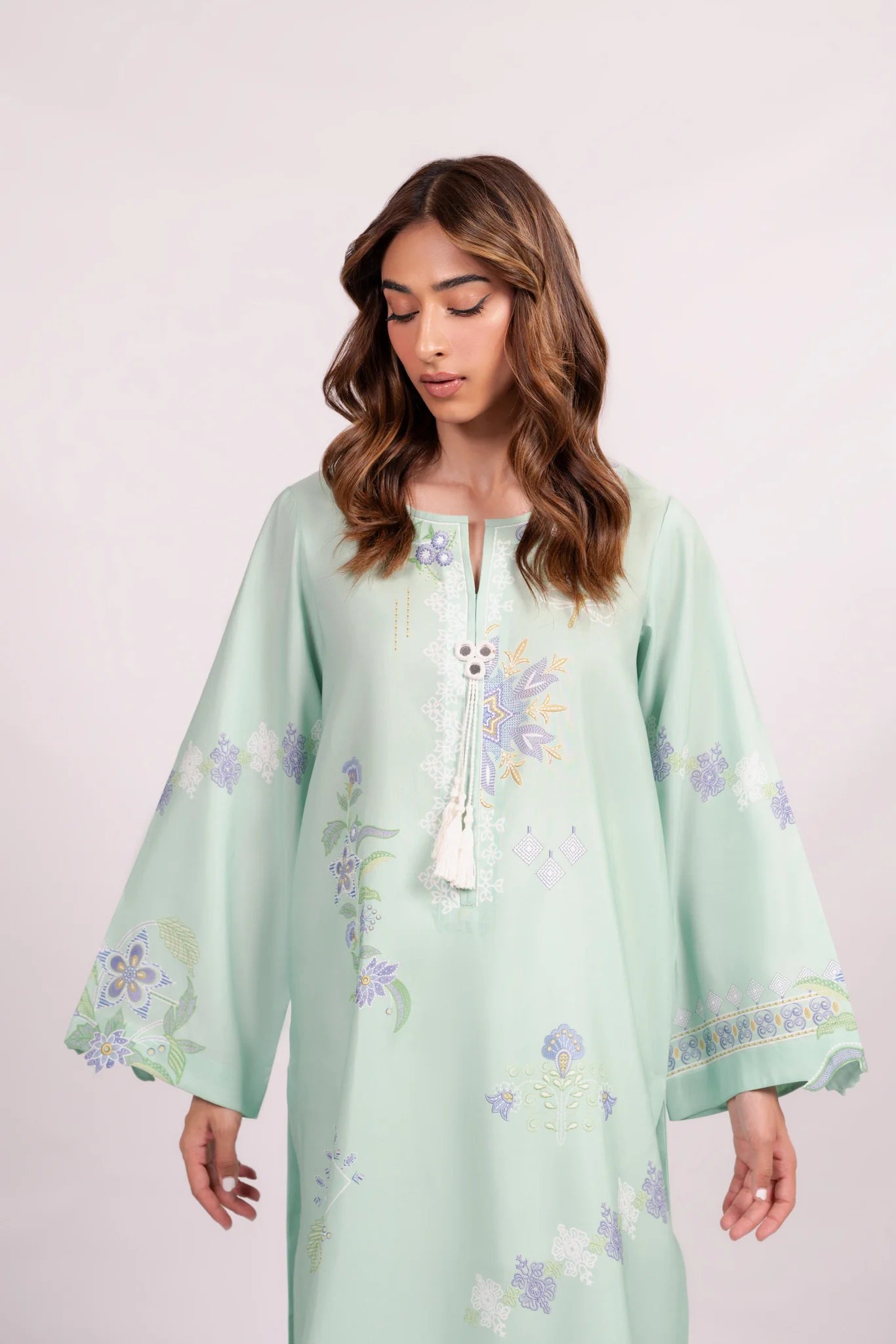Afshin A | BARAÉ KHANOM