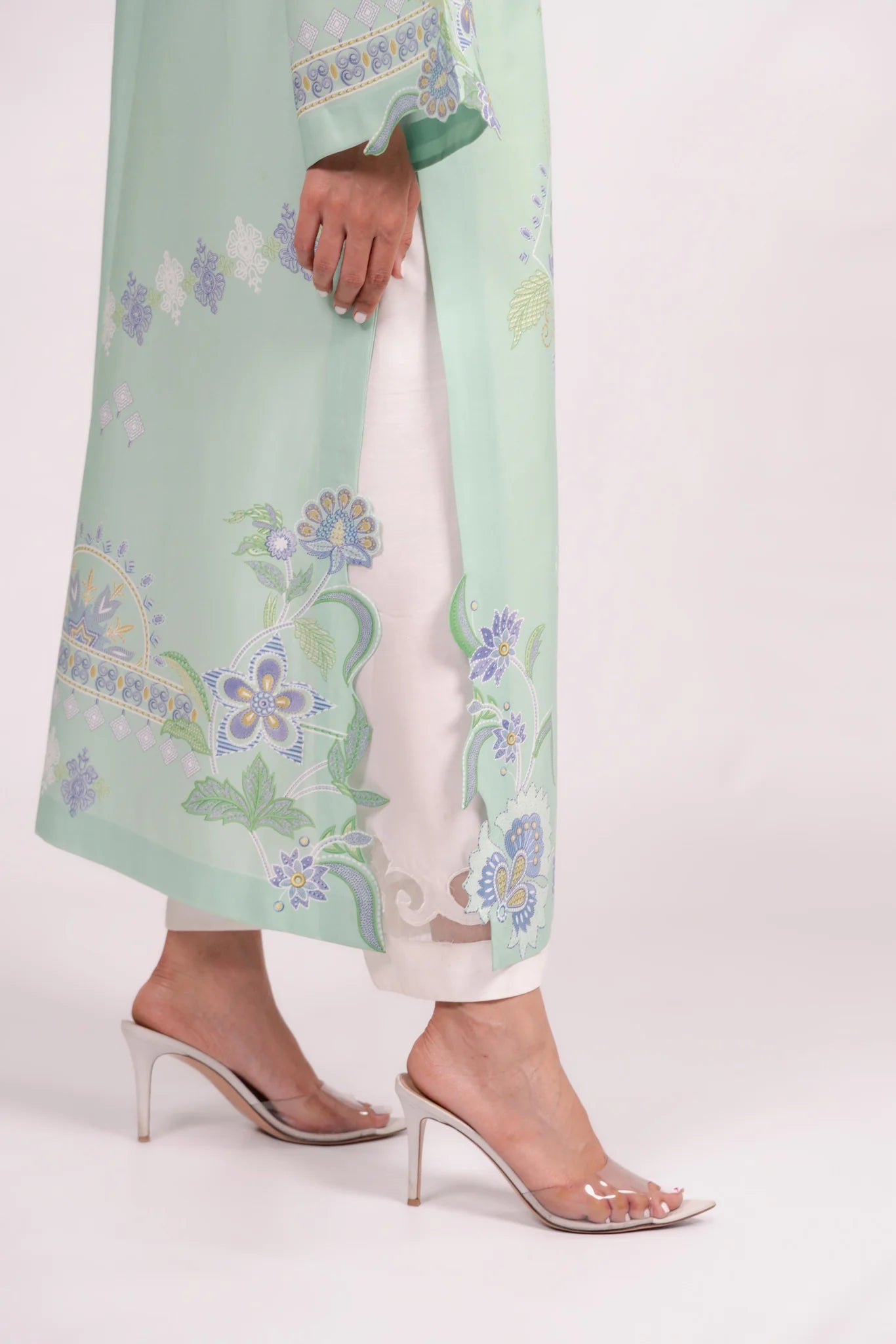 Afshin A | BARAÉ KHANOM
