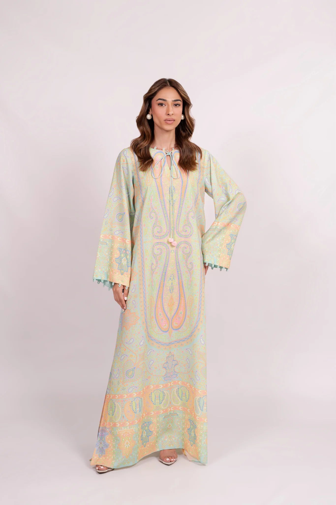 Roya B | BARAÉ KHANOM