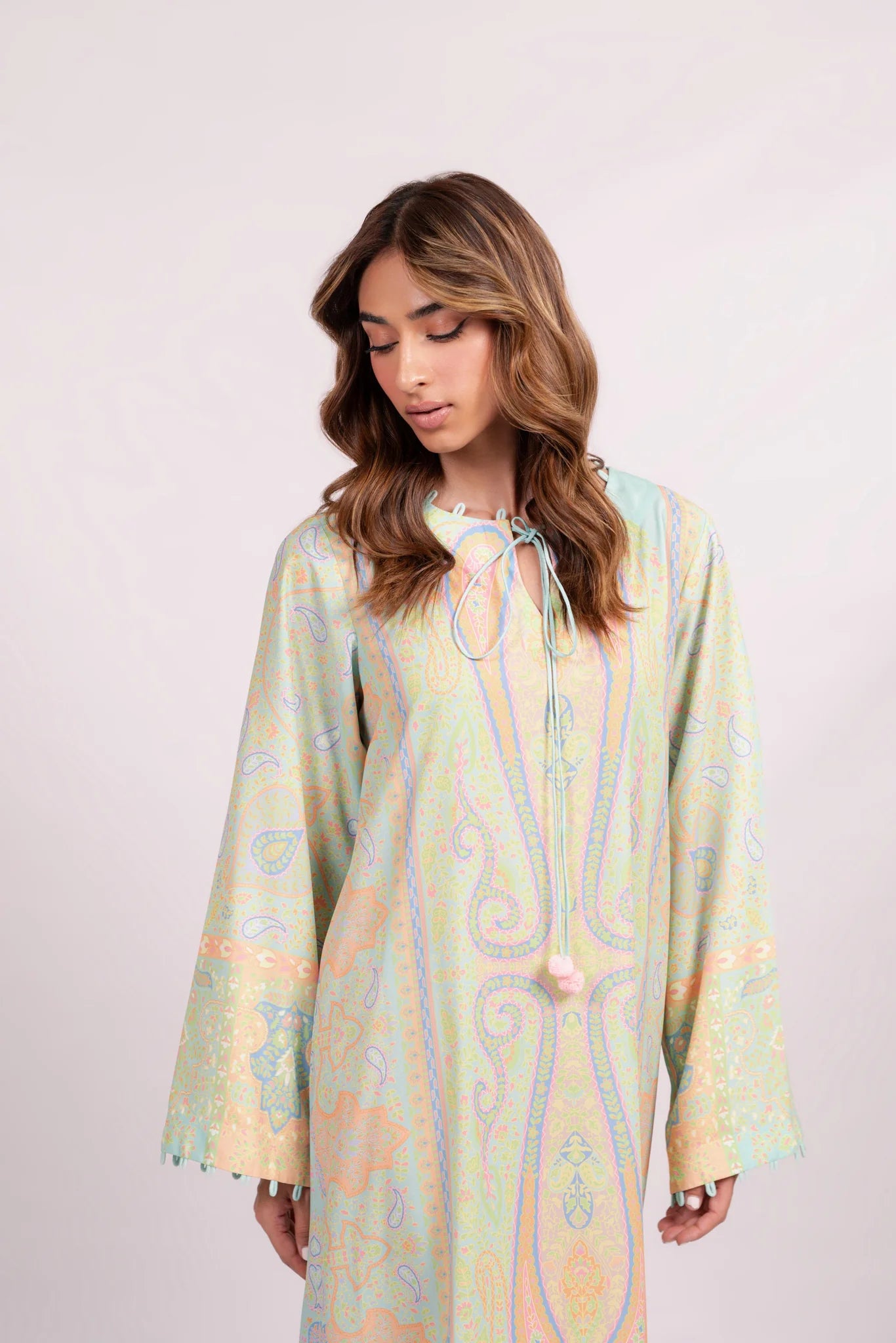 Roya B | BARAÉ KHANOM