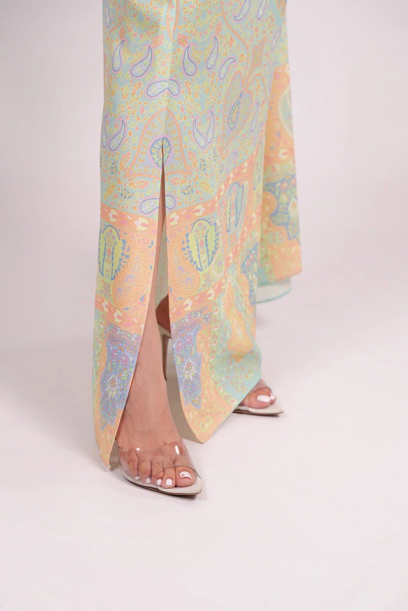Roya B | BARAÉ KHANOM