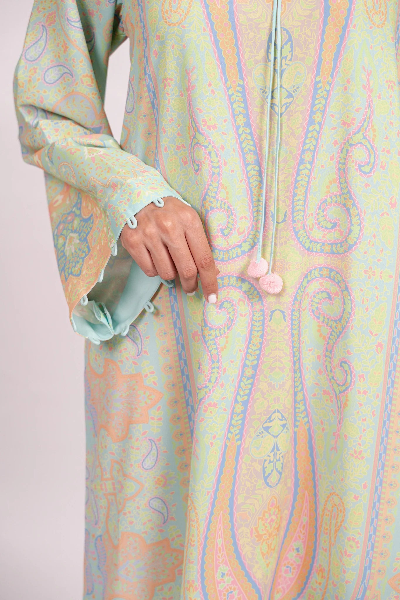 Roya B | BARAÉ KHANOM