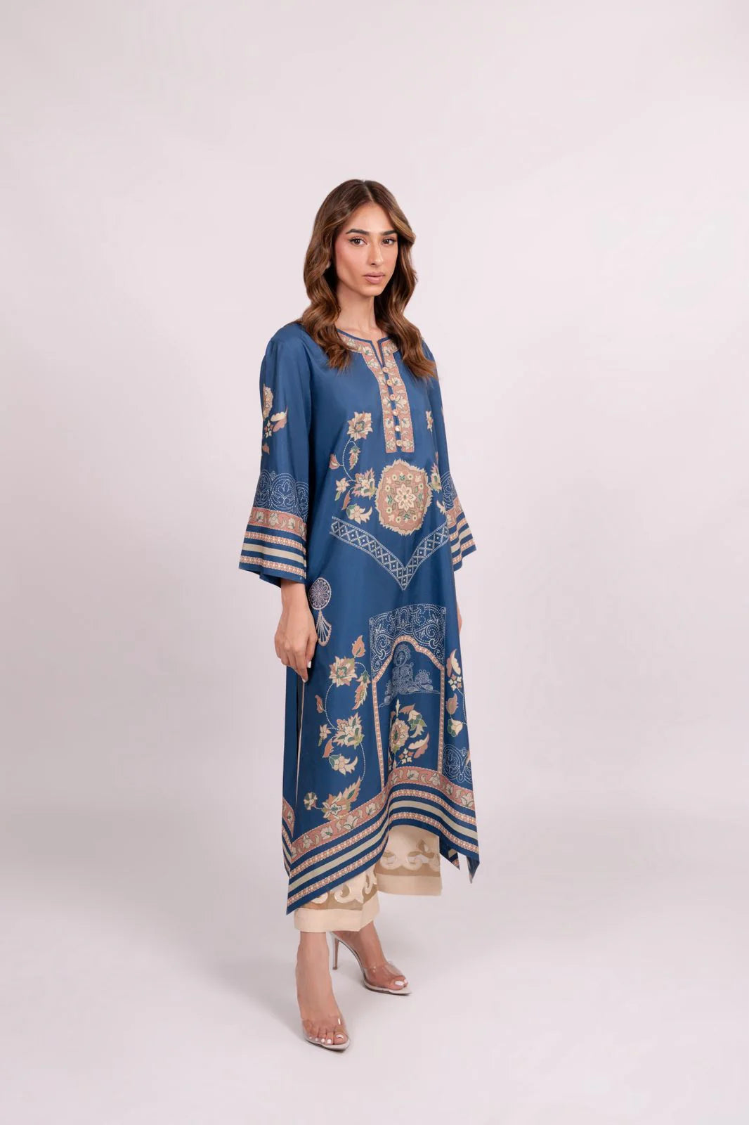 Sameera A | BARAÉ KHANOM