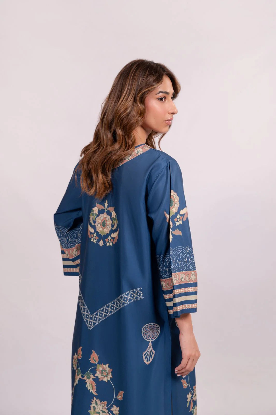 Sameera A | BARAÉ KHANOM