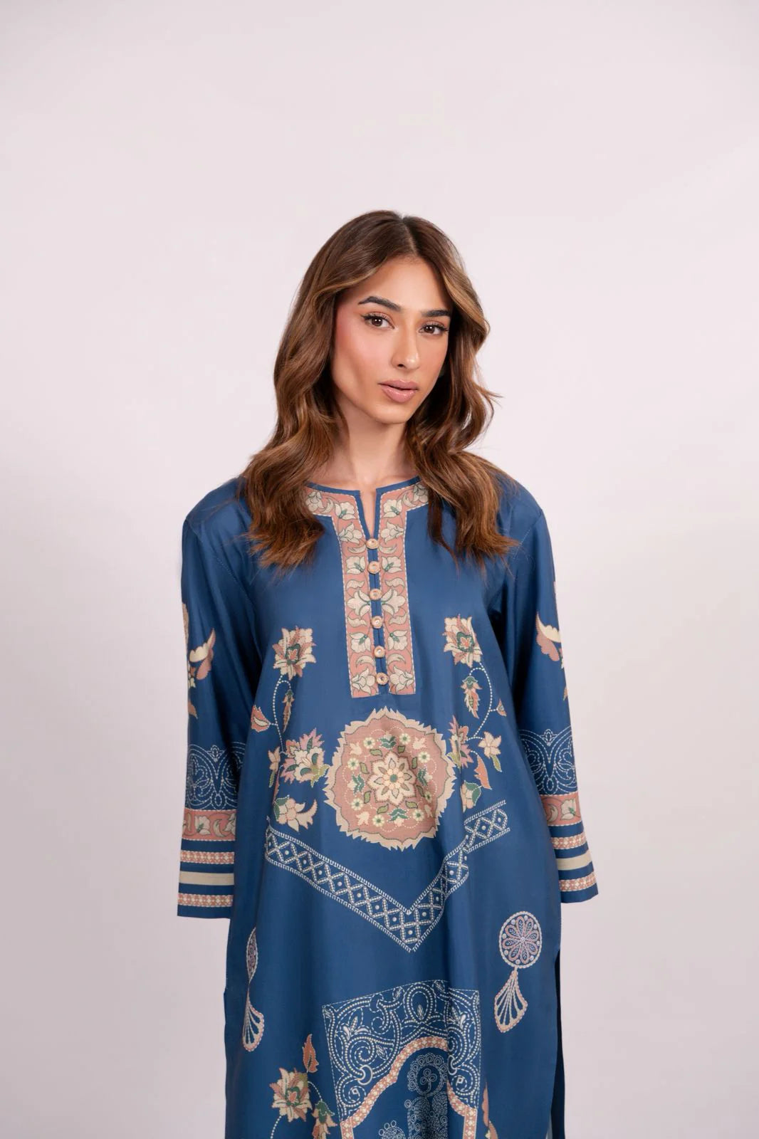 Sameera A | BARAÉ KHANOM