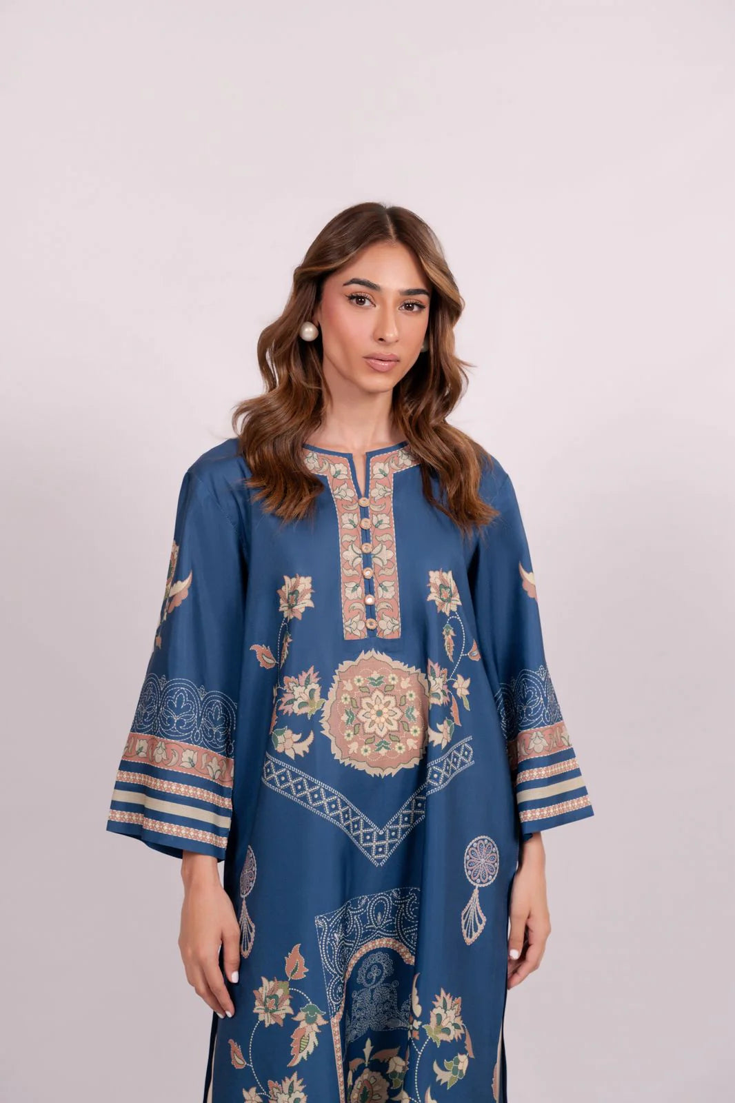 Sameera A | BARAÉ KHANOM