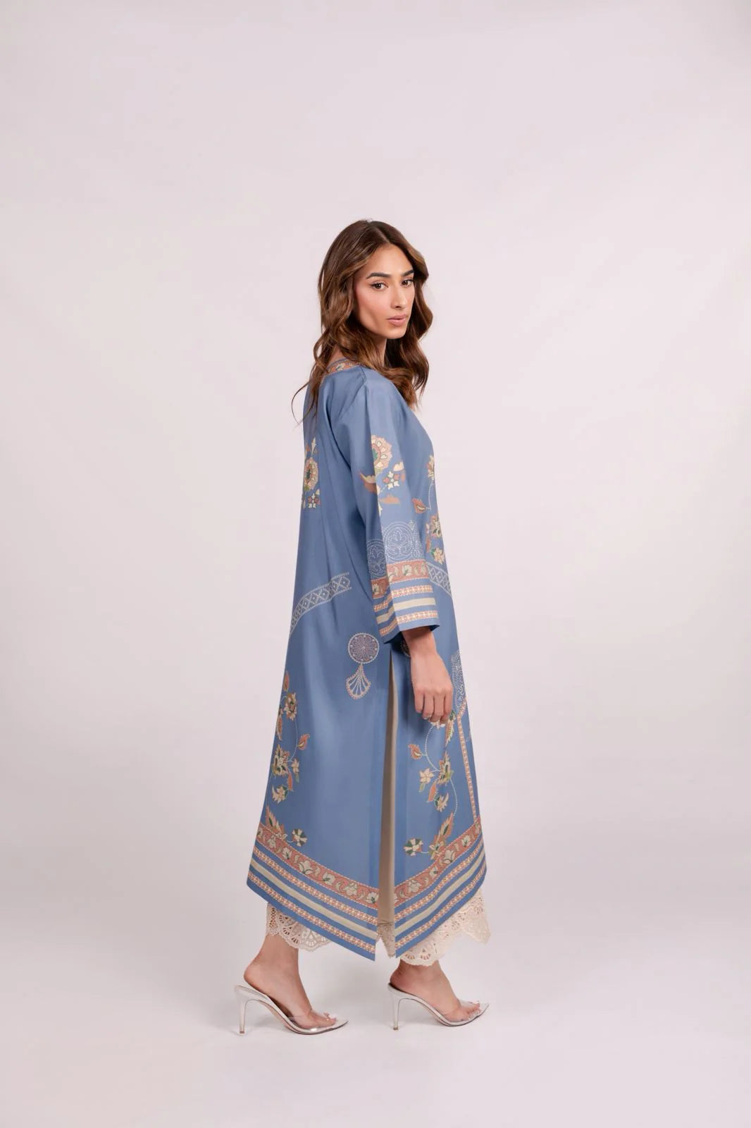 Sameera B | BARAÉ KHANOM