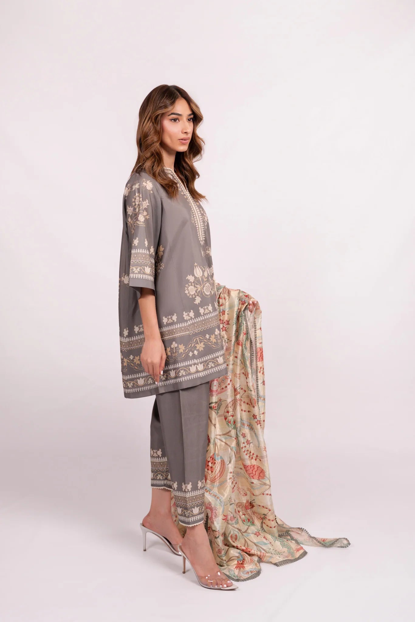 Naila A | BARAÉ KHANOM