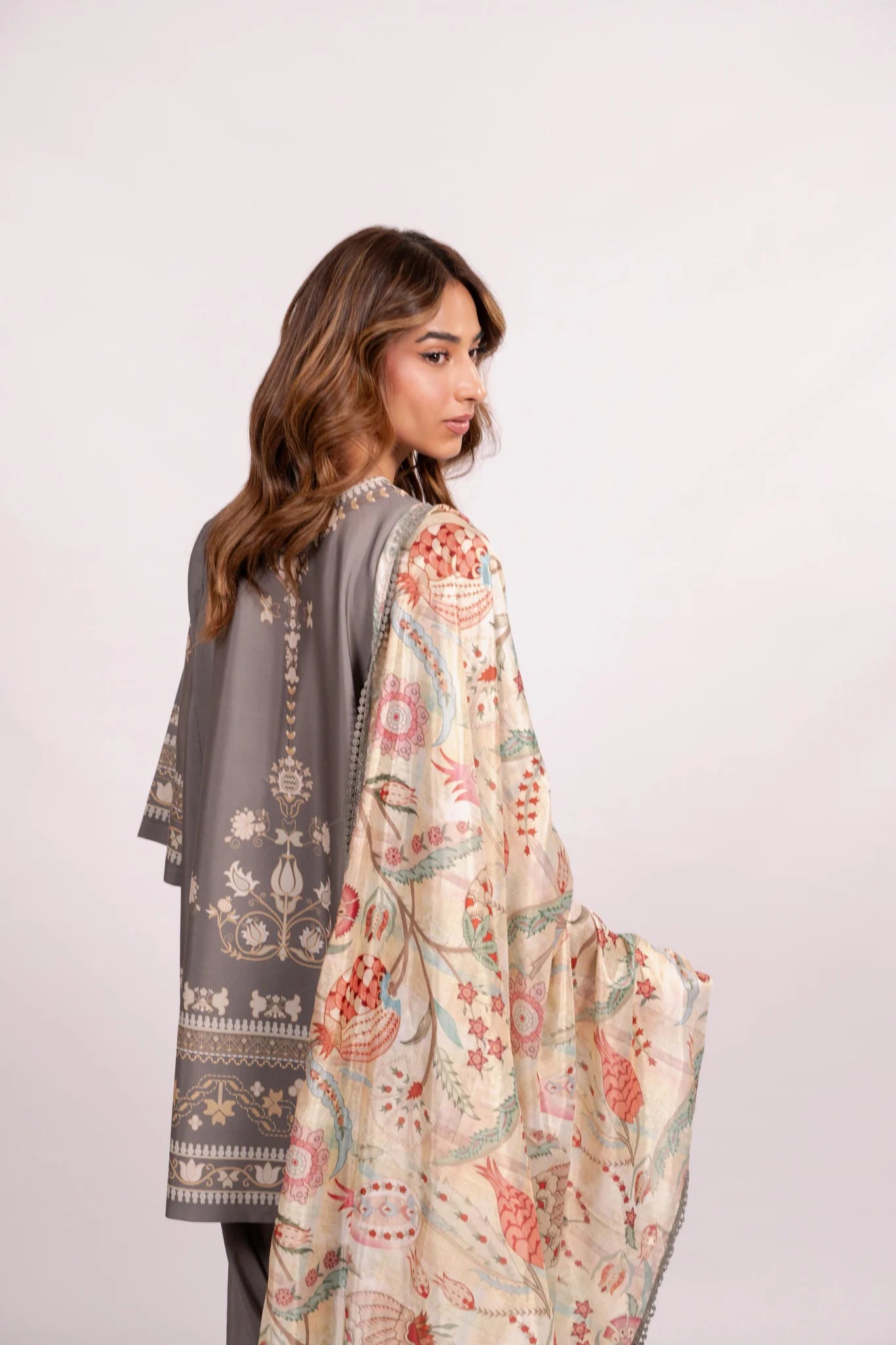 Naila A | BARAÉ KHANOM