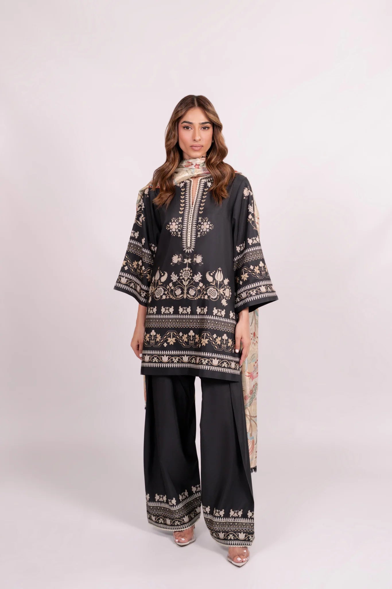 Naila B | BARAÉ KHANOM