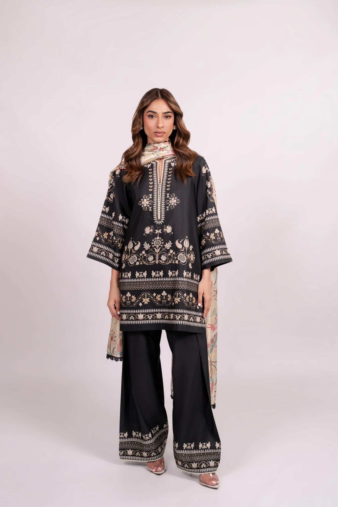Naila B | BARAÉ KHANOM