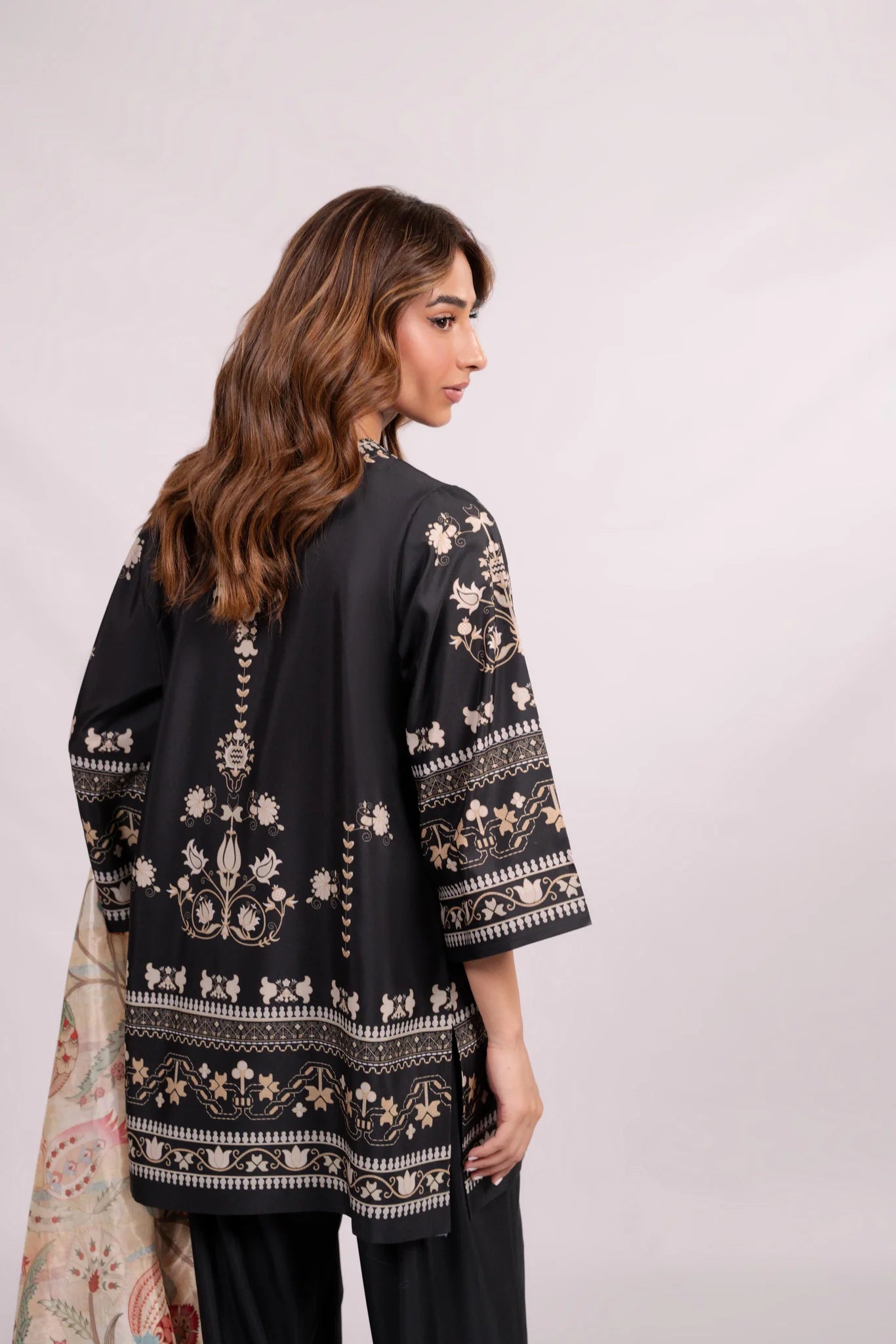 Naila B | BARAÉ KHANOM