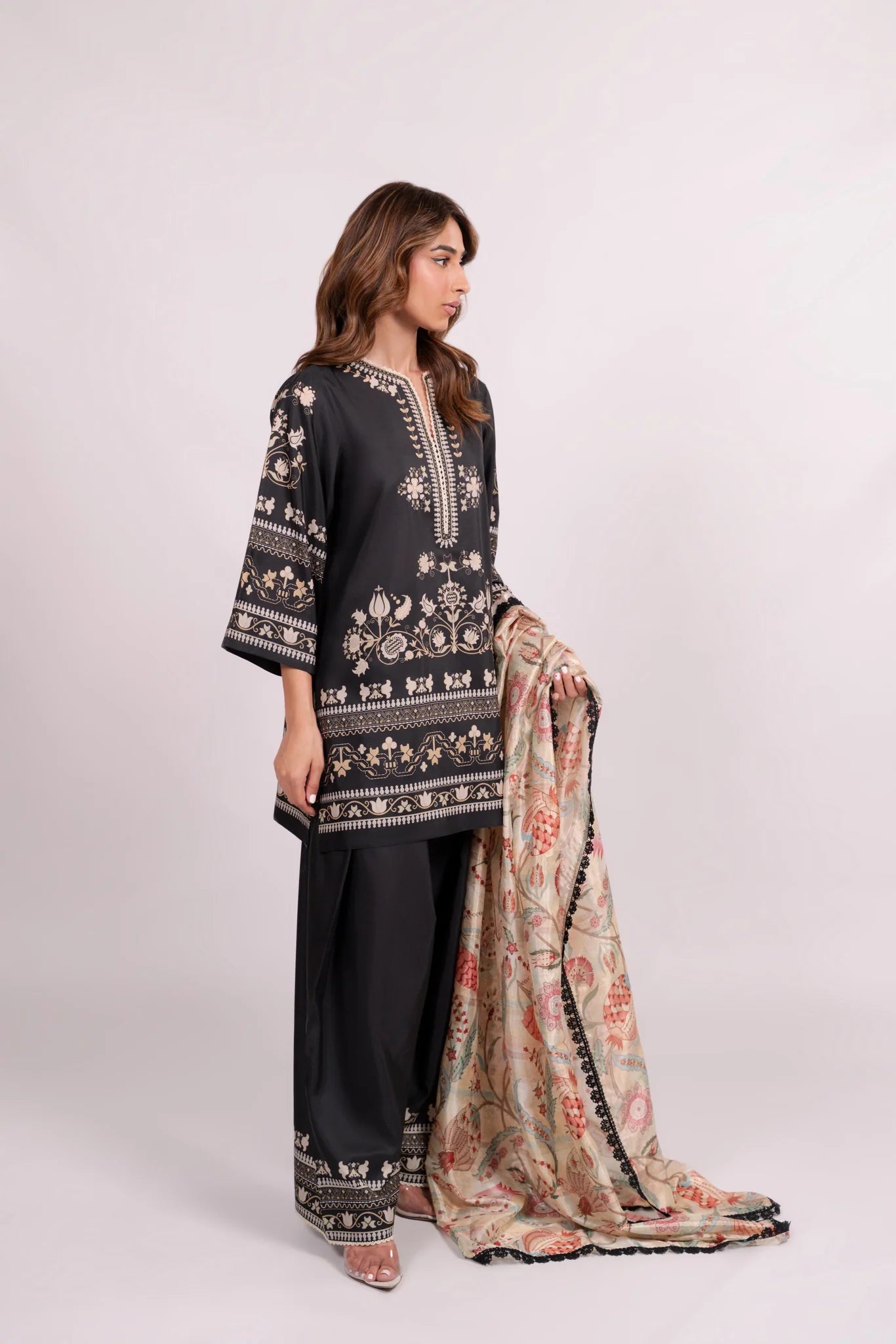 Naila B | BARAÉ KHANOM