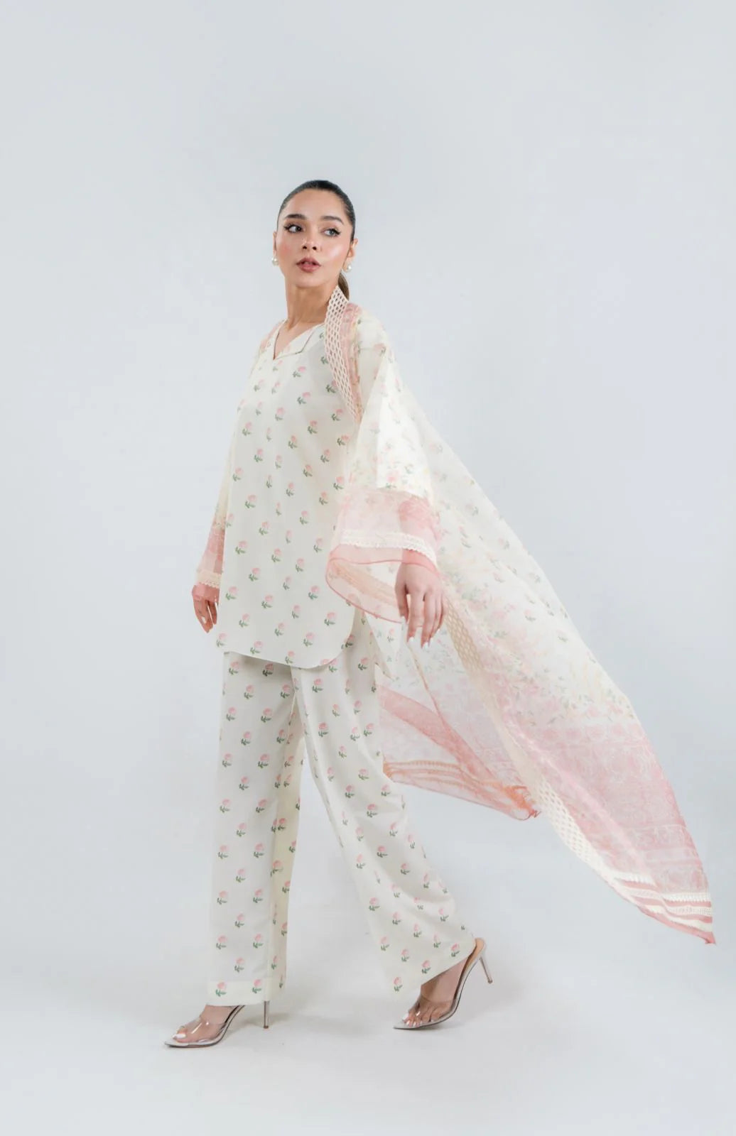 Nihan (B) | BARAÉ KHANOM