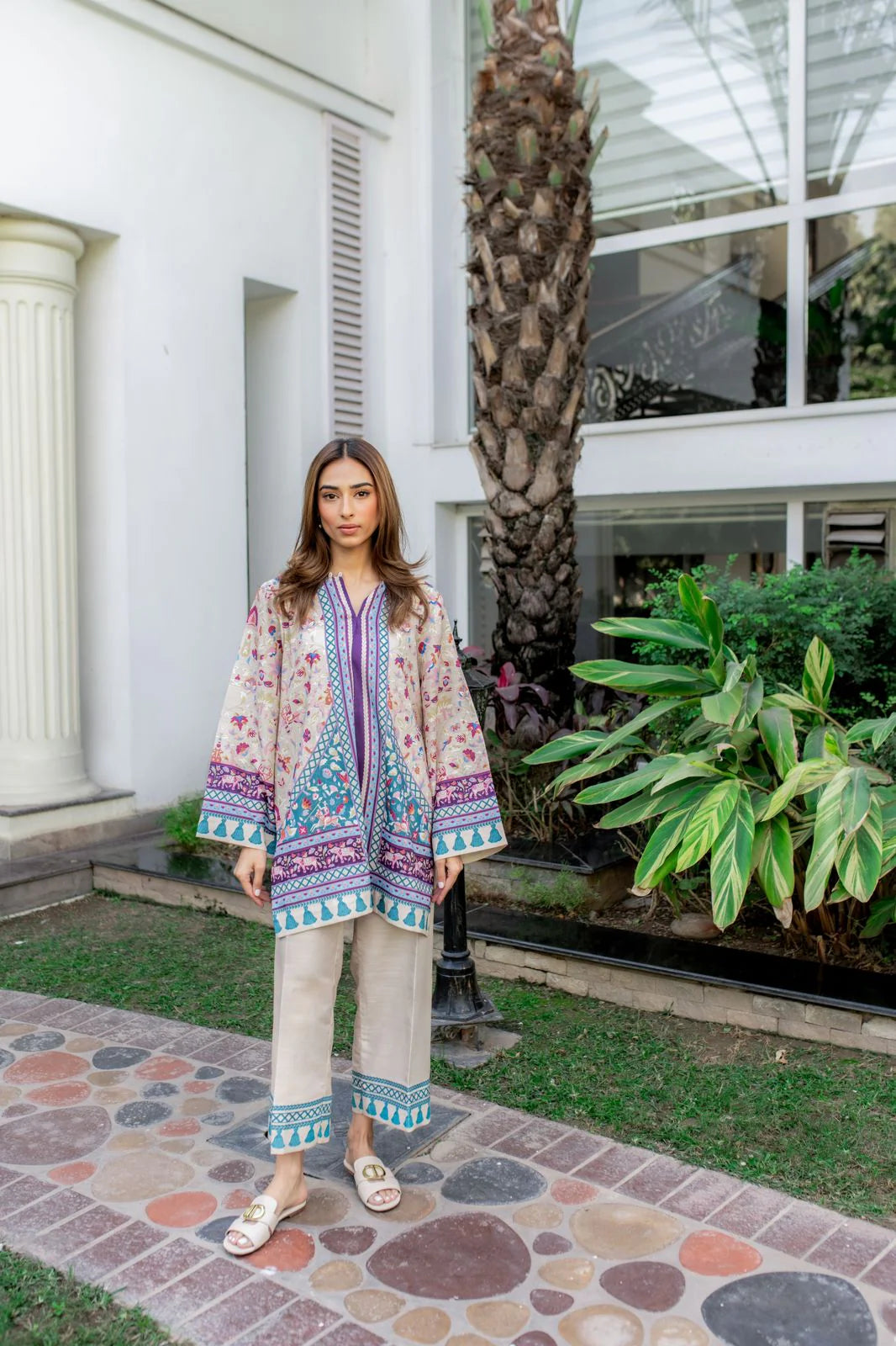 EVA (B) | BARAÉ KHANOM
