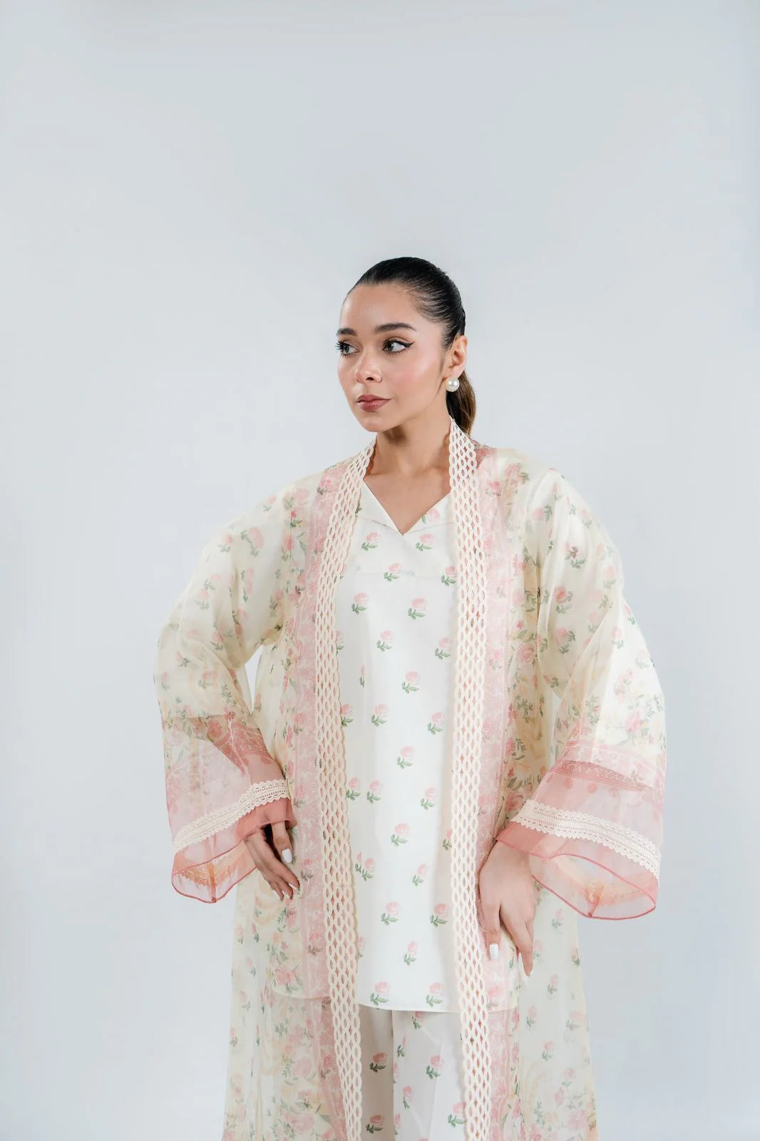 Nihan (B) | BARAÉ KHANOM