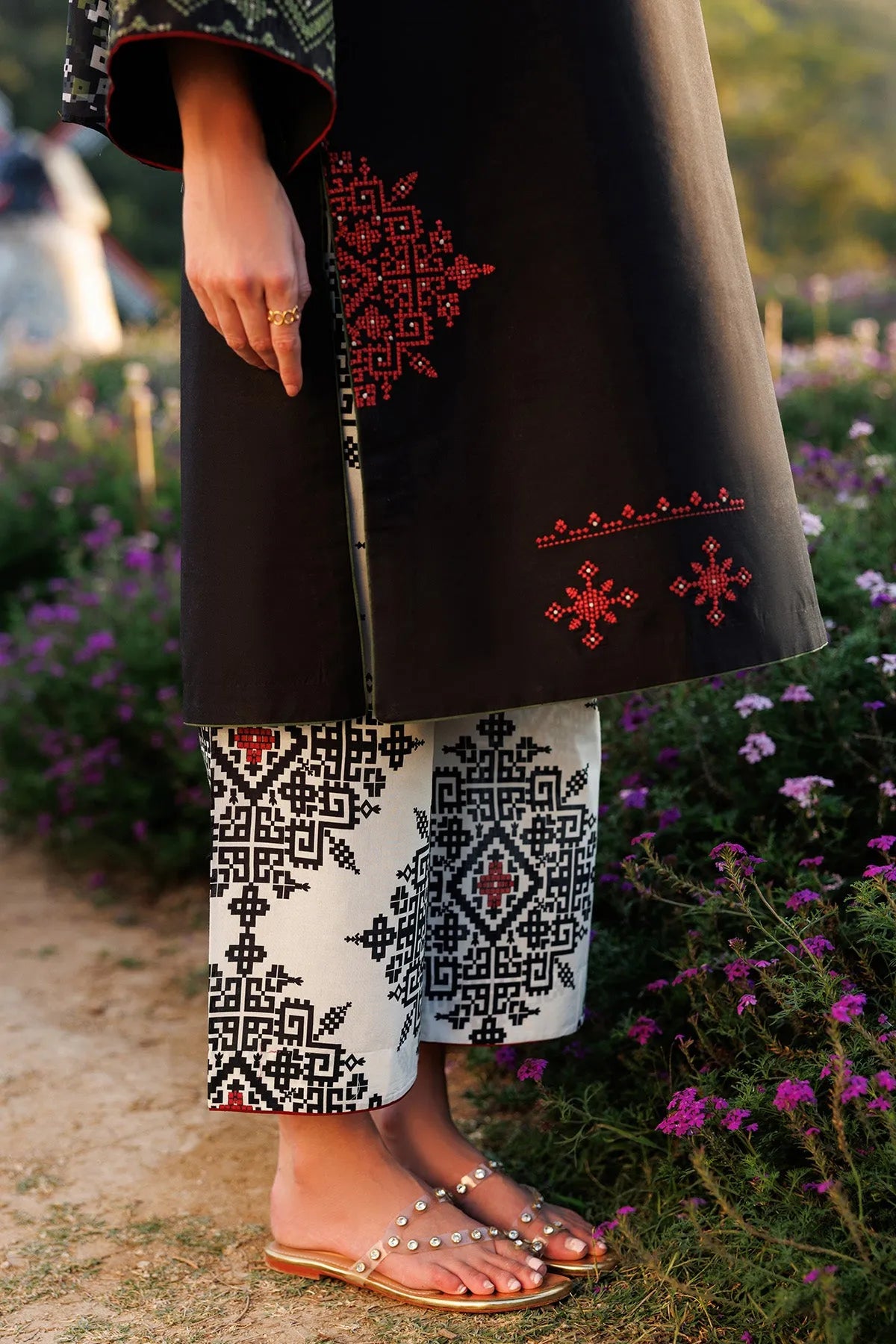 Embroidered Lawn USE-9301 | Unstitched Summer '26 | Jazmin