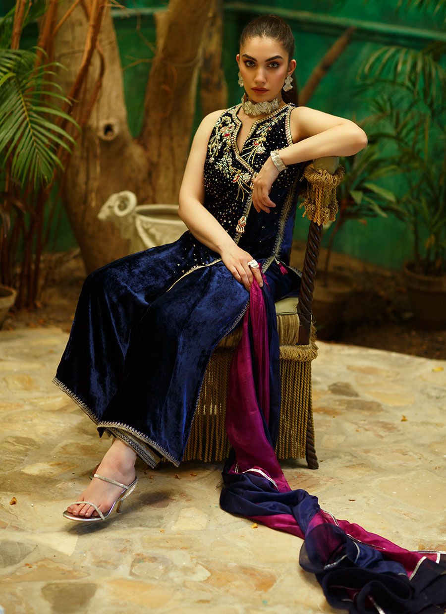 Nasrin Shirt And Dupatta | Velvet | FARAH TALIB AZIZ