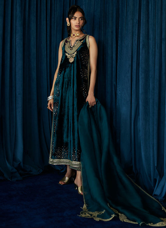 Audery Emerald Shirt And Dupatta | Velvet | FARAH TALIB AZIZ