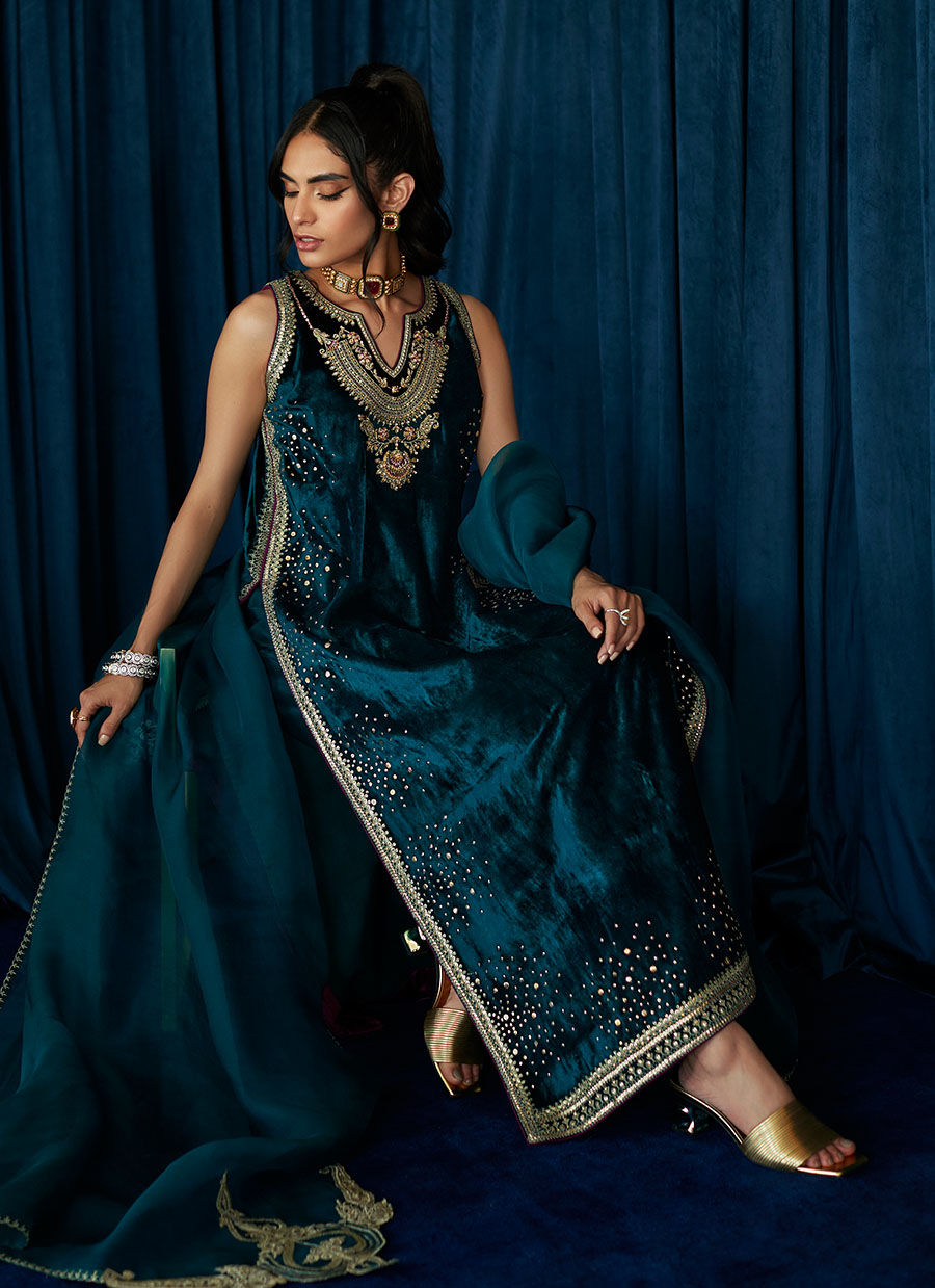 Audery Emerald Shirt And Dupatta | Velvet | FARAH TALIB AZIZ