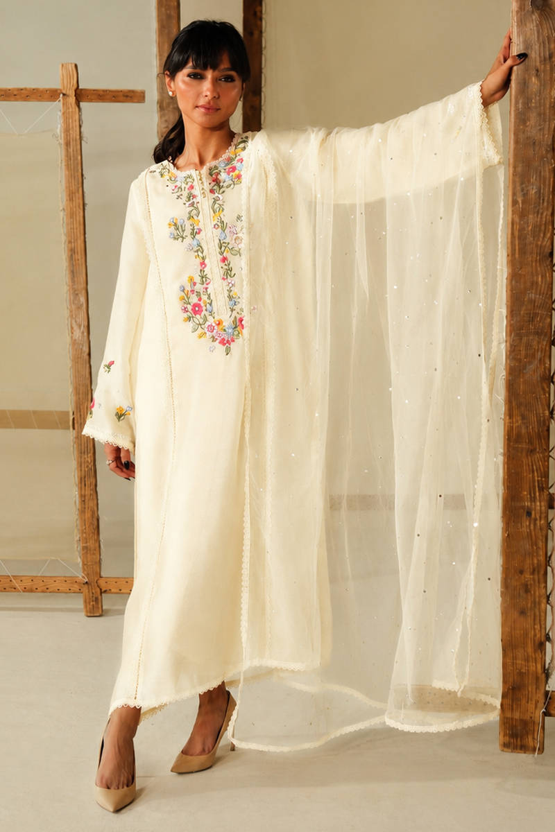 PEACH BLOSSOM IN WHITE | DHOOP | FARIDA HASAN