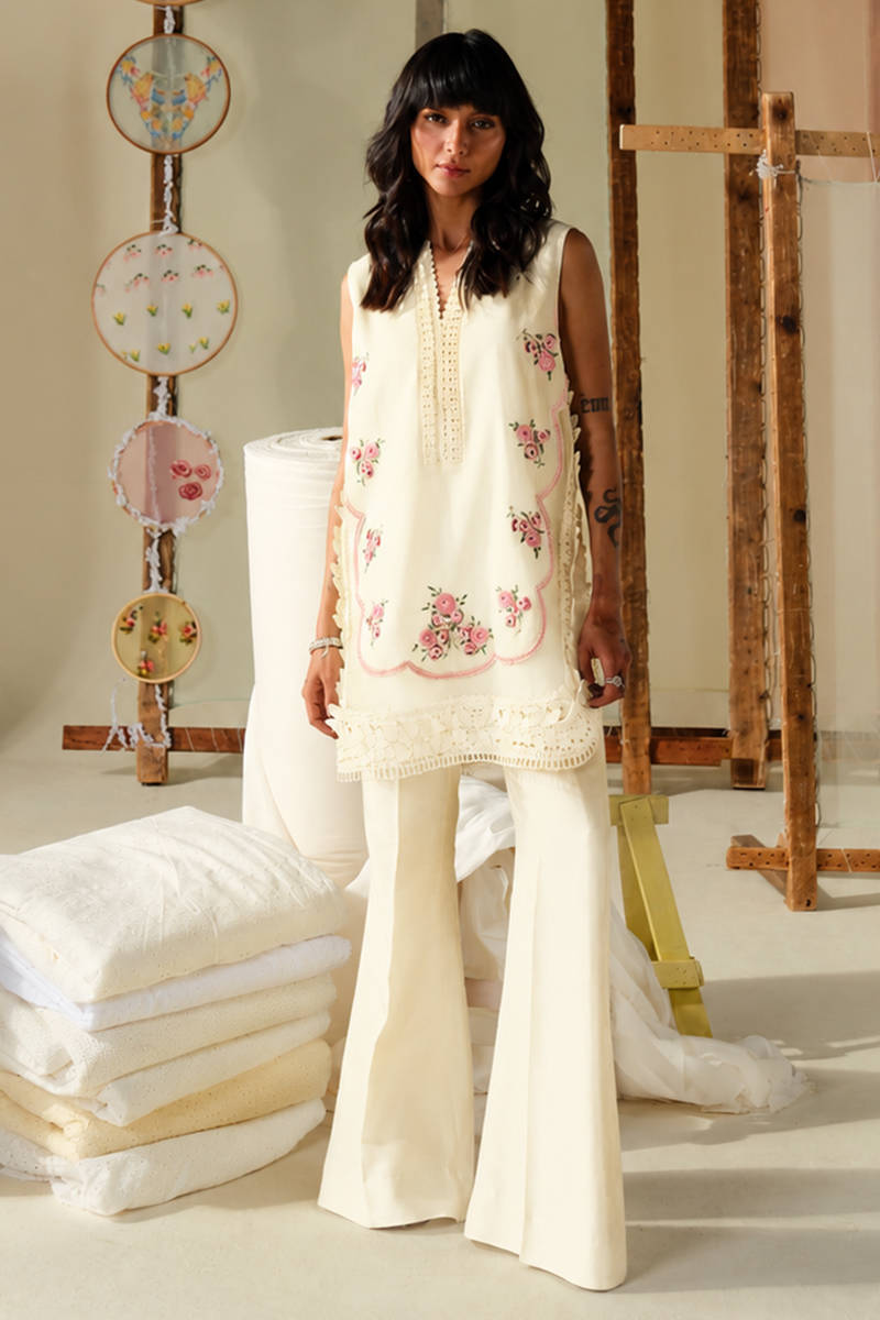 AQUA ROSE IN IVORY | DHOOP | FARIDA HASAN