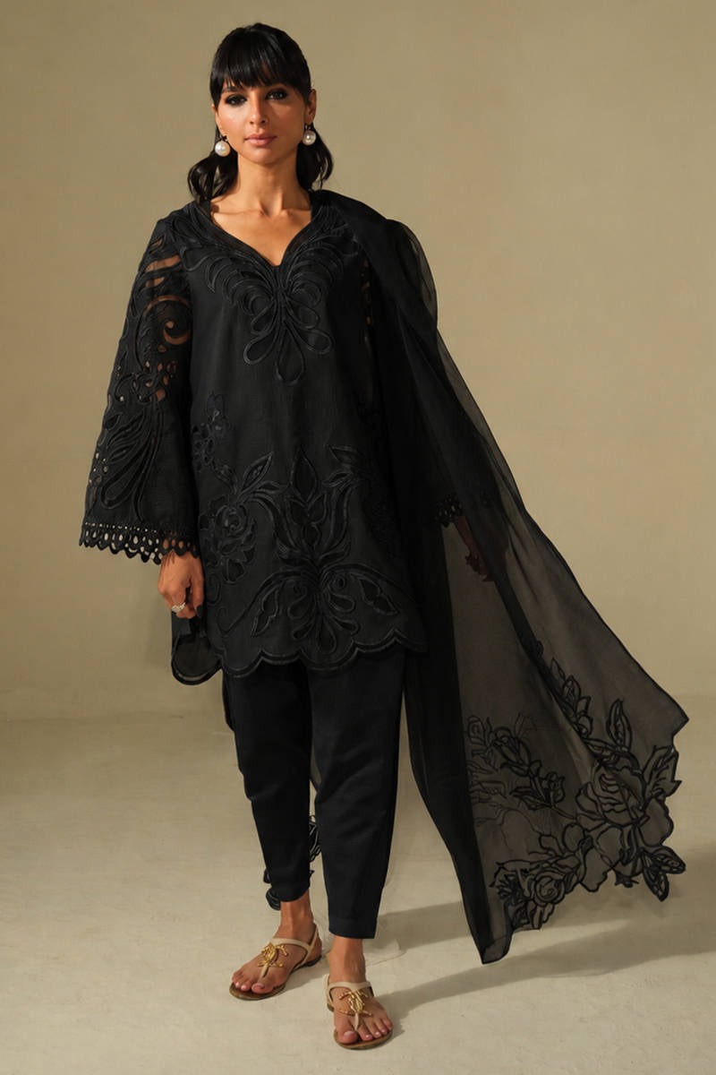 IVORY ROSE IN BLACK | DHOOP | FARIDA HASAN