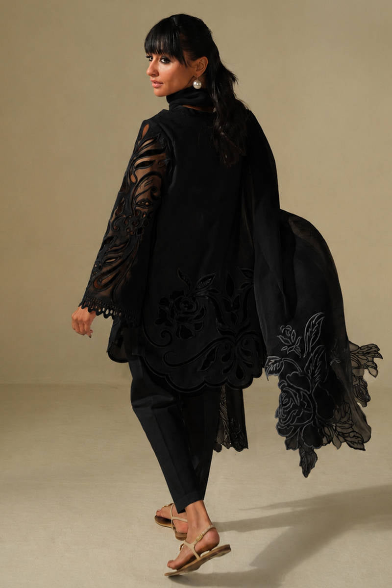IVORY ROSE IN BLACK | DHOOP | FARIDA HASAN