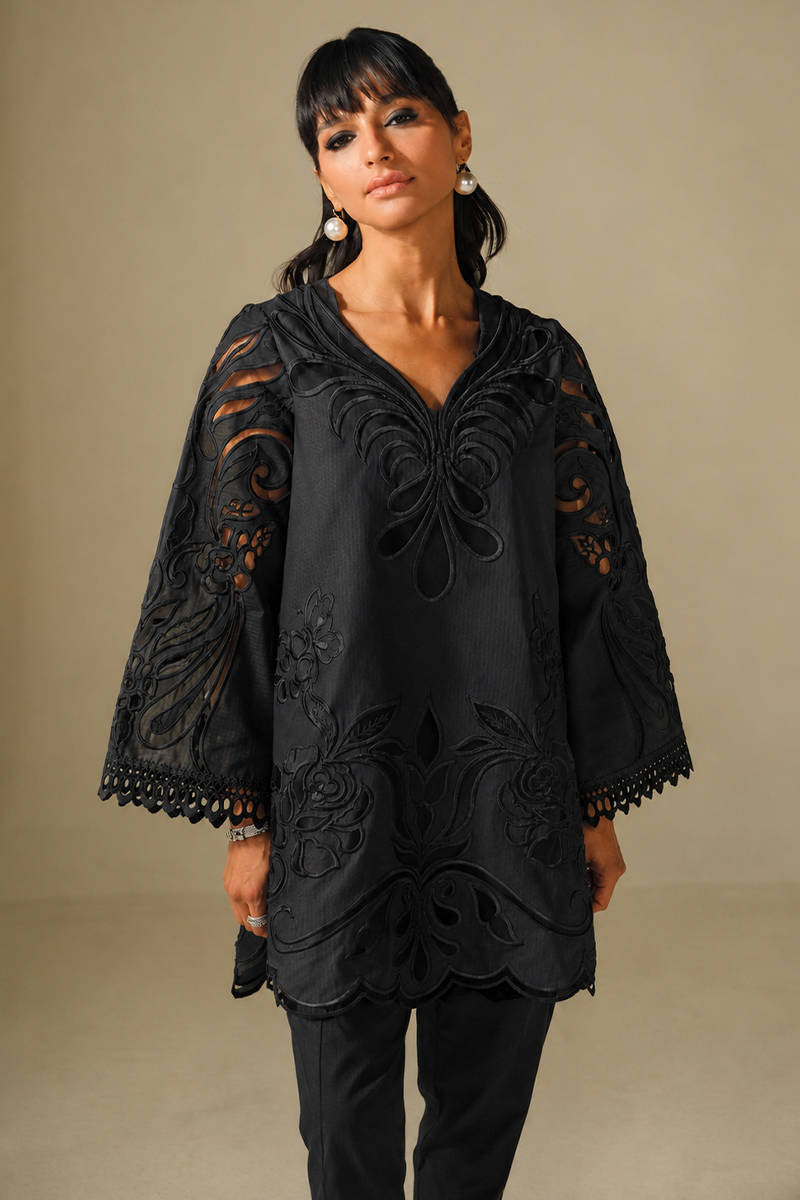 IVORY ROSE IN BLACK | DHOOP | FARIDA HASAN