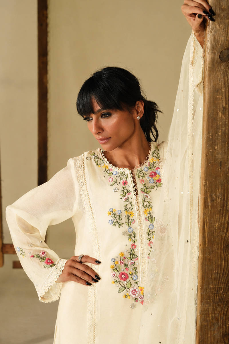 PEACH BLOSSOM IN WHITE | DHOOP | FARIDA HASAN