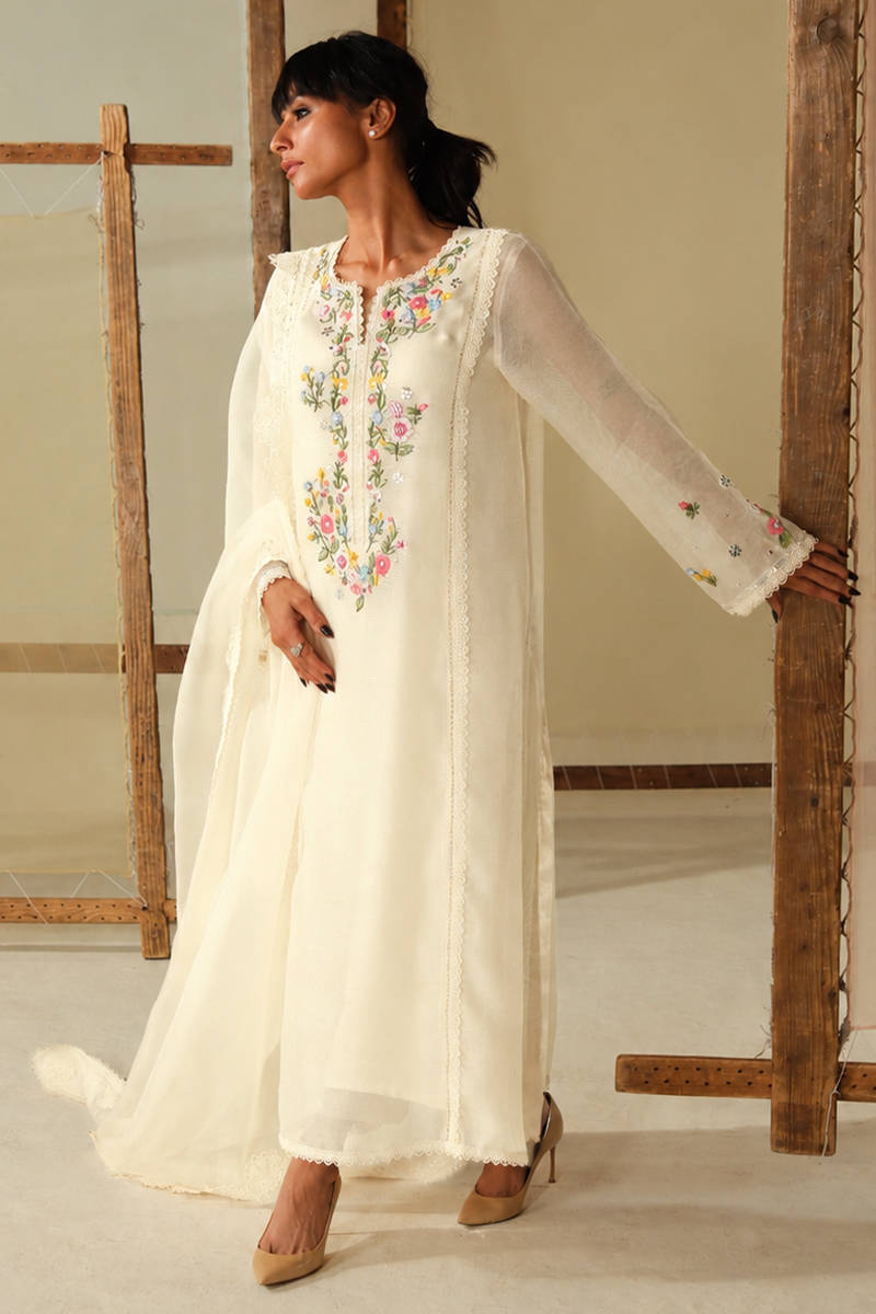 PEACH BLOSSOM IN WHITE | DHOOP | FARIDA HASAN