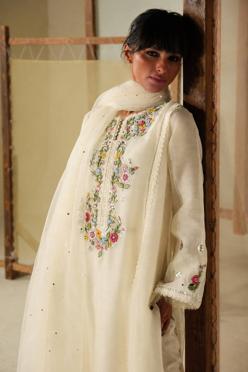 PEACH BLOSSOM IN WHITE | DHOOP | FARIDA HASAN