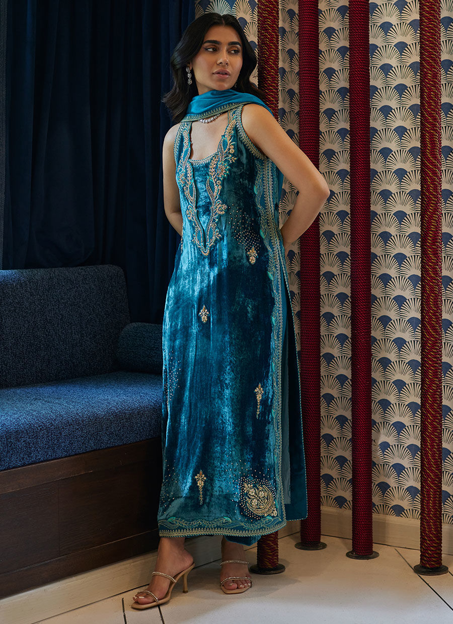 Sabiyya Shirt And Dupatta | Velvet | FARAH TALIB AZIZ