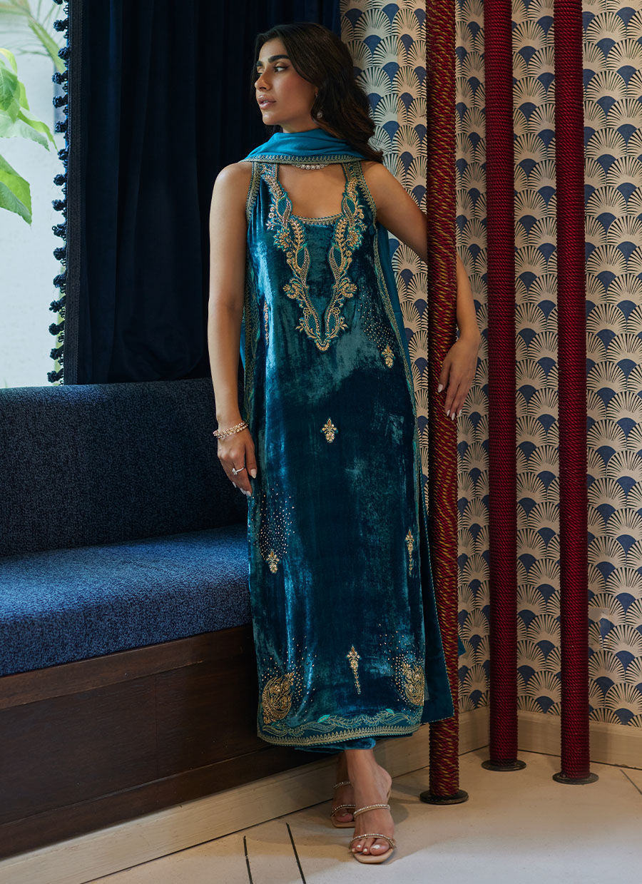 Sabiyya Shirt And Dupatta | Velvet | FARAH TALIB AZIZ