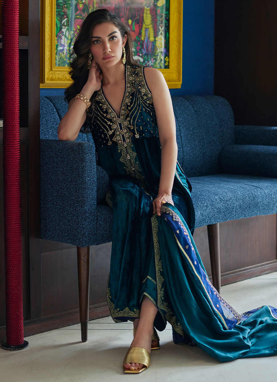 Sahla Shirt And Dupatta | Velvet | FARAH TALIB AZIZ