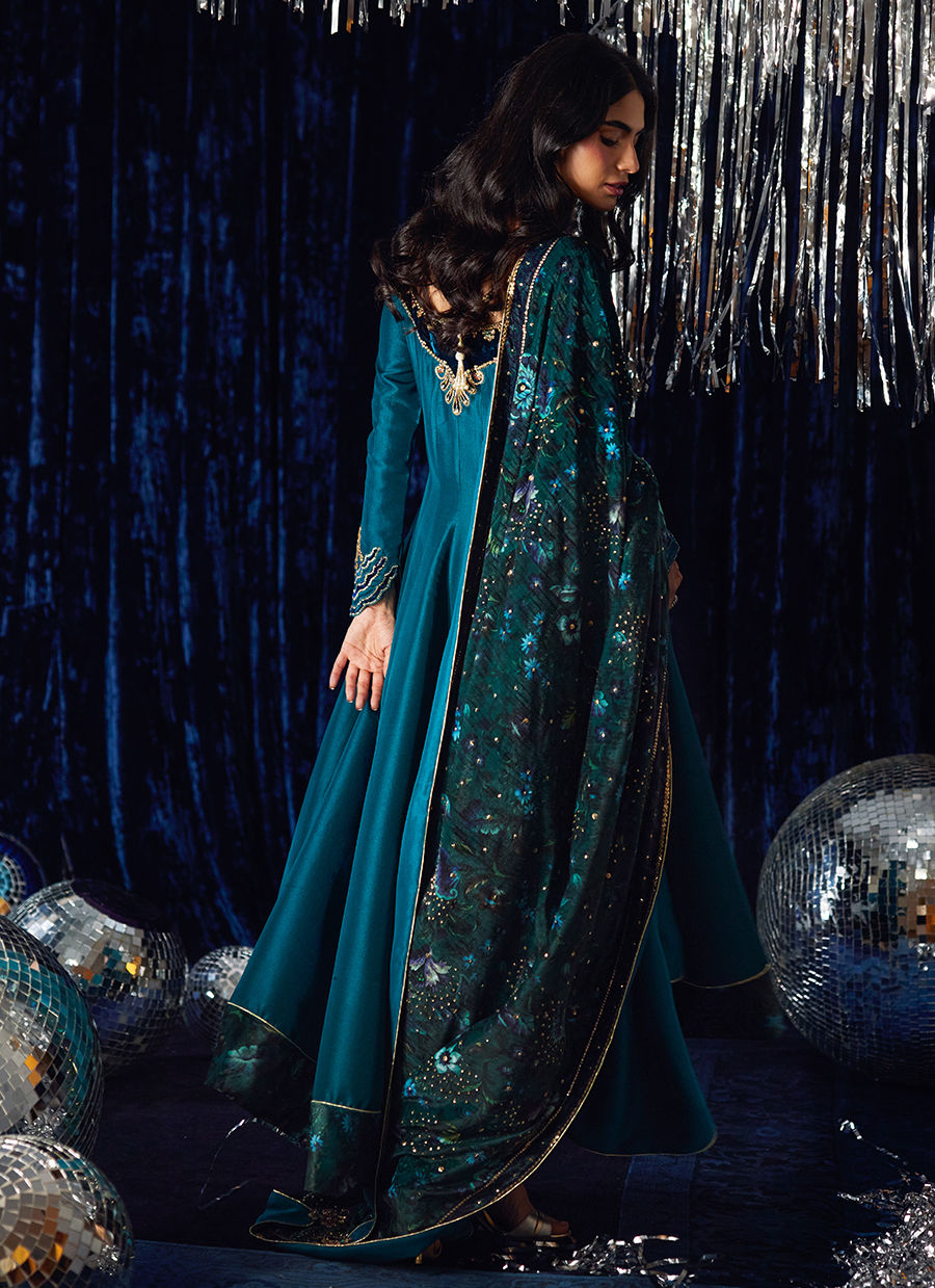 The Verve Shawl | Velvet | FARAH TALIB AZIZ