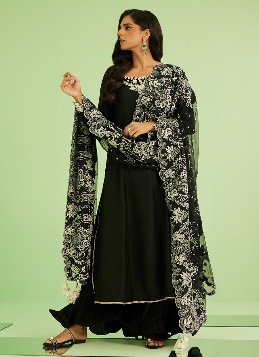Noir Élan Kalidaar | Veya- A Draped Capsule | FARAH TALIB AZIZ