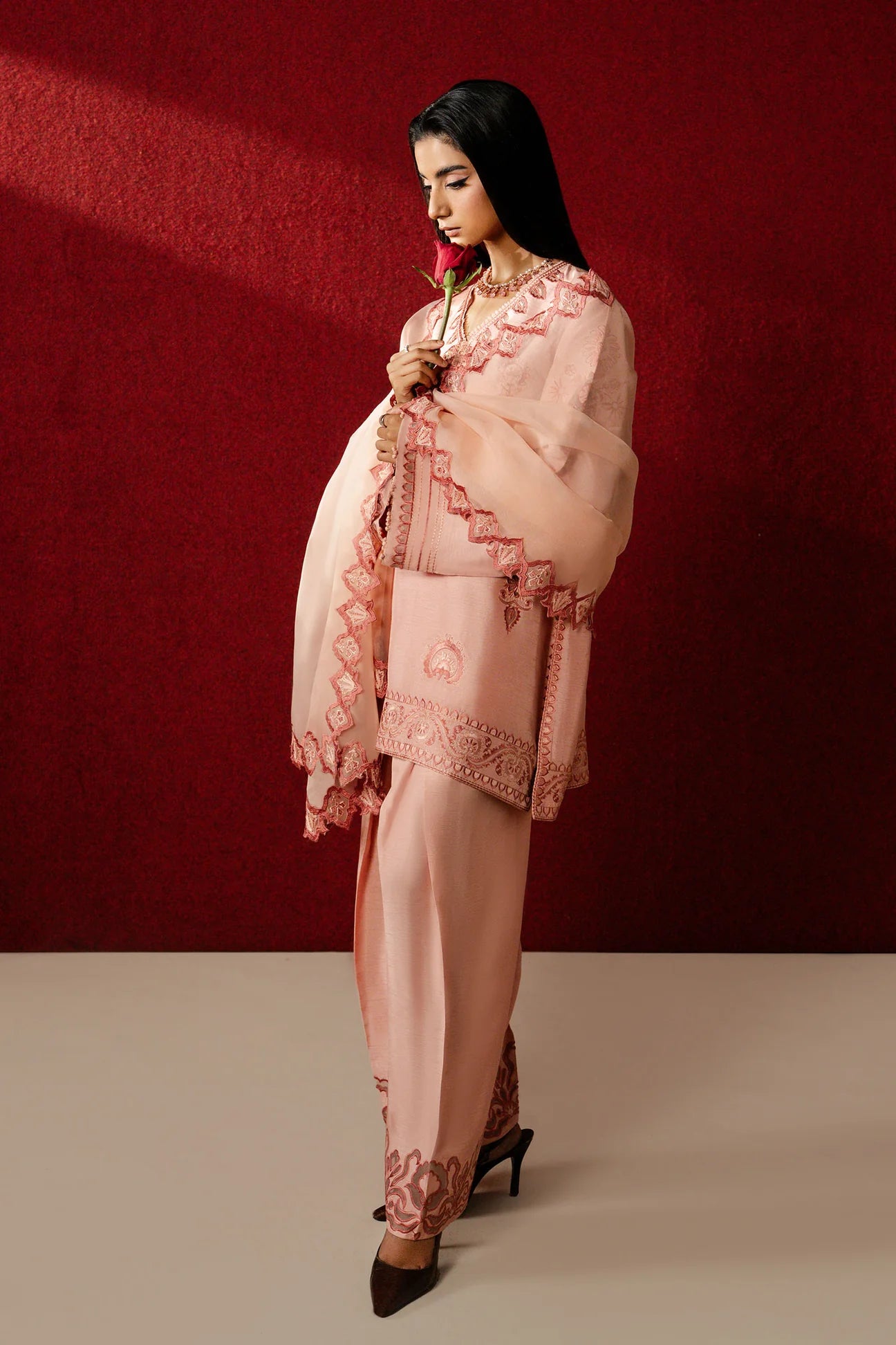 (ZRW-21521) ROSELYNNE | SERAE | ZAHA