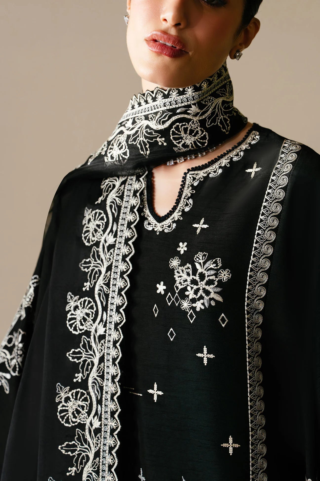 (ZRW-21527) NOCTIS | SERAE | ZAHA