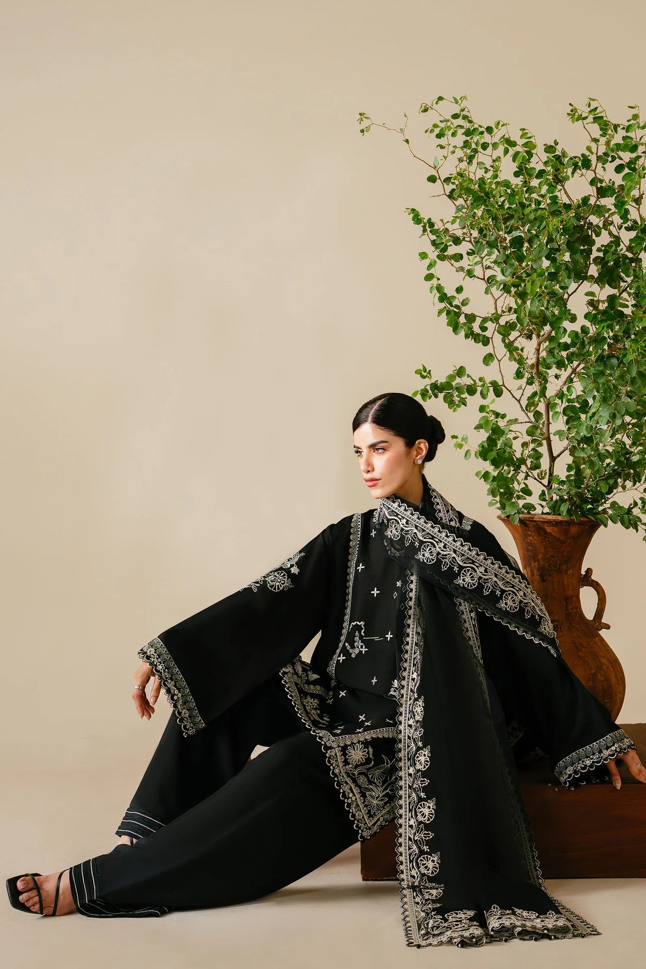 (ZRW-21527) NOCTIS | SERAE | ZAHA