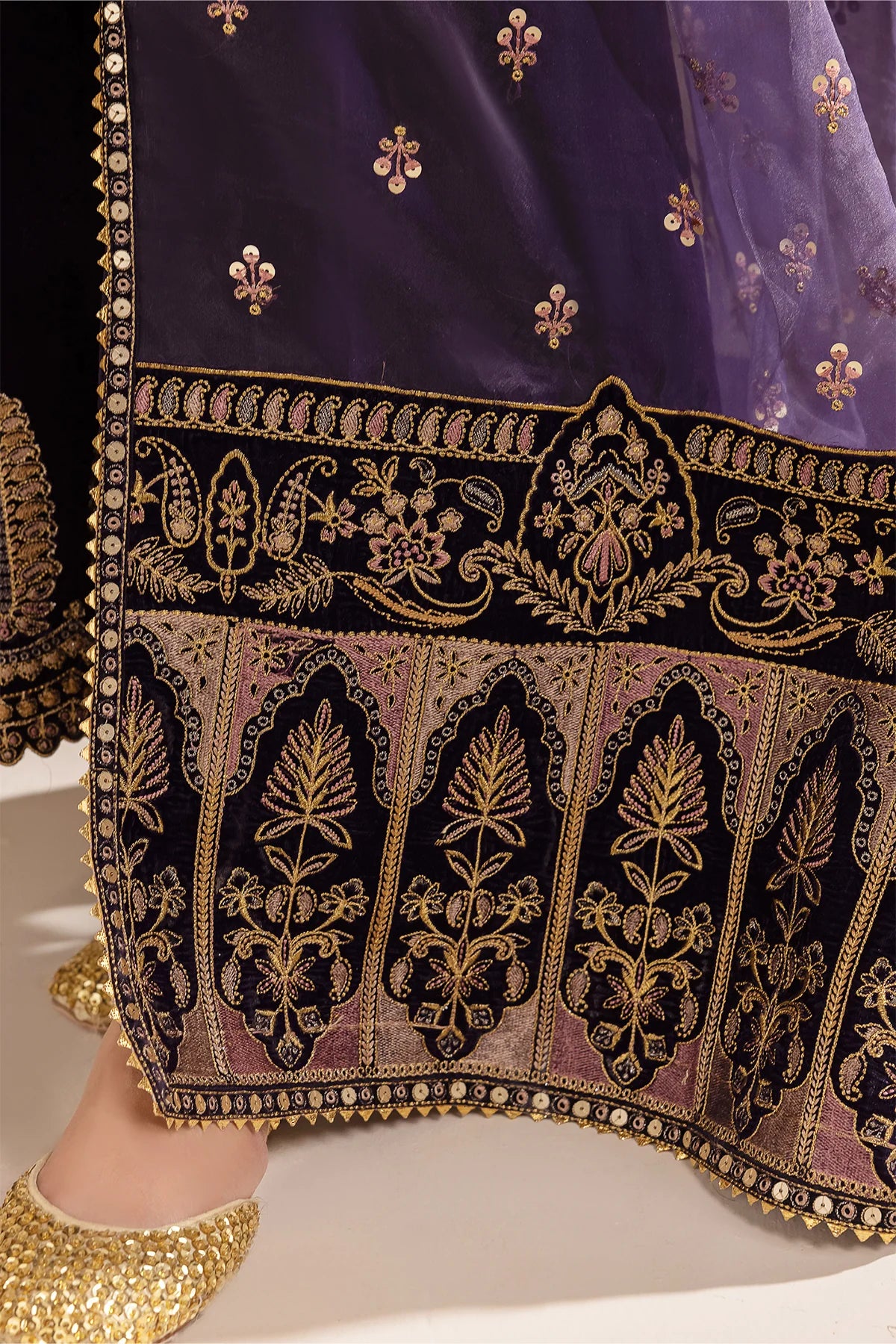 EMBROIDERED VELVET UF-420 | Baroque