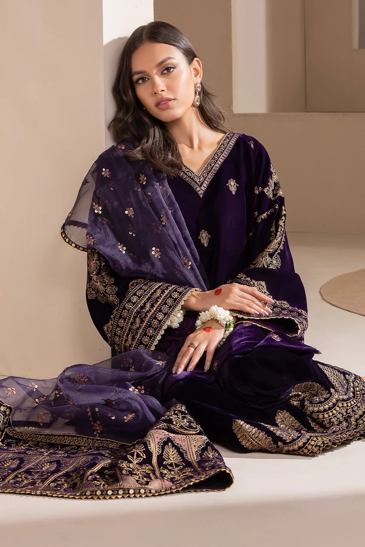 EMBROIDERED VELVET UF-420 | Baroque