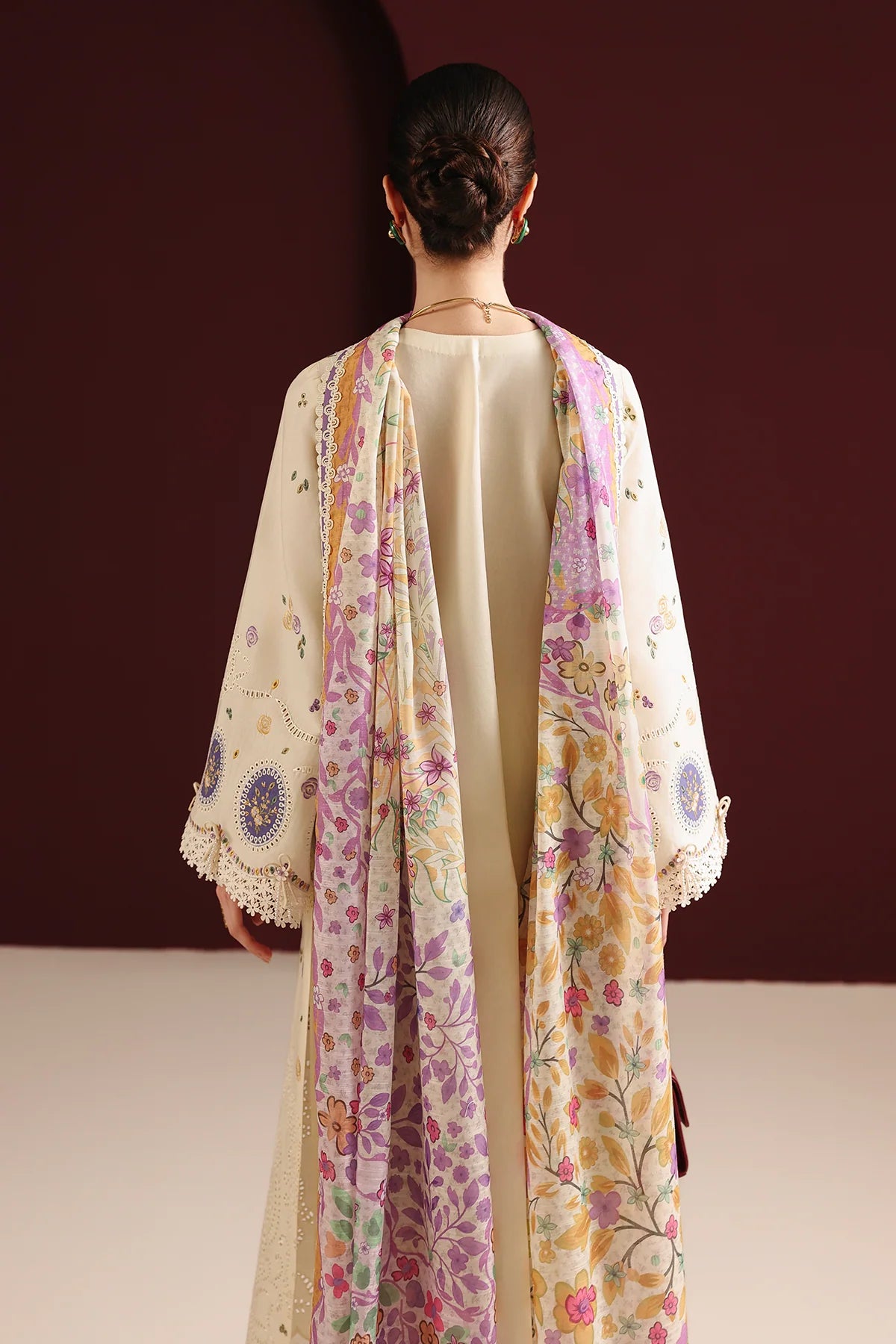 EMBROIDERED LAWN IL26-D01 | Jazmin